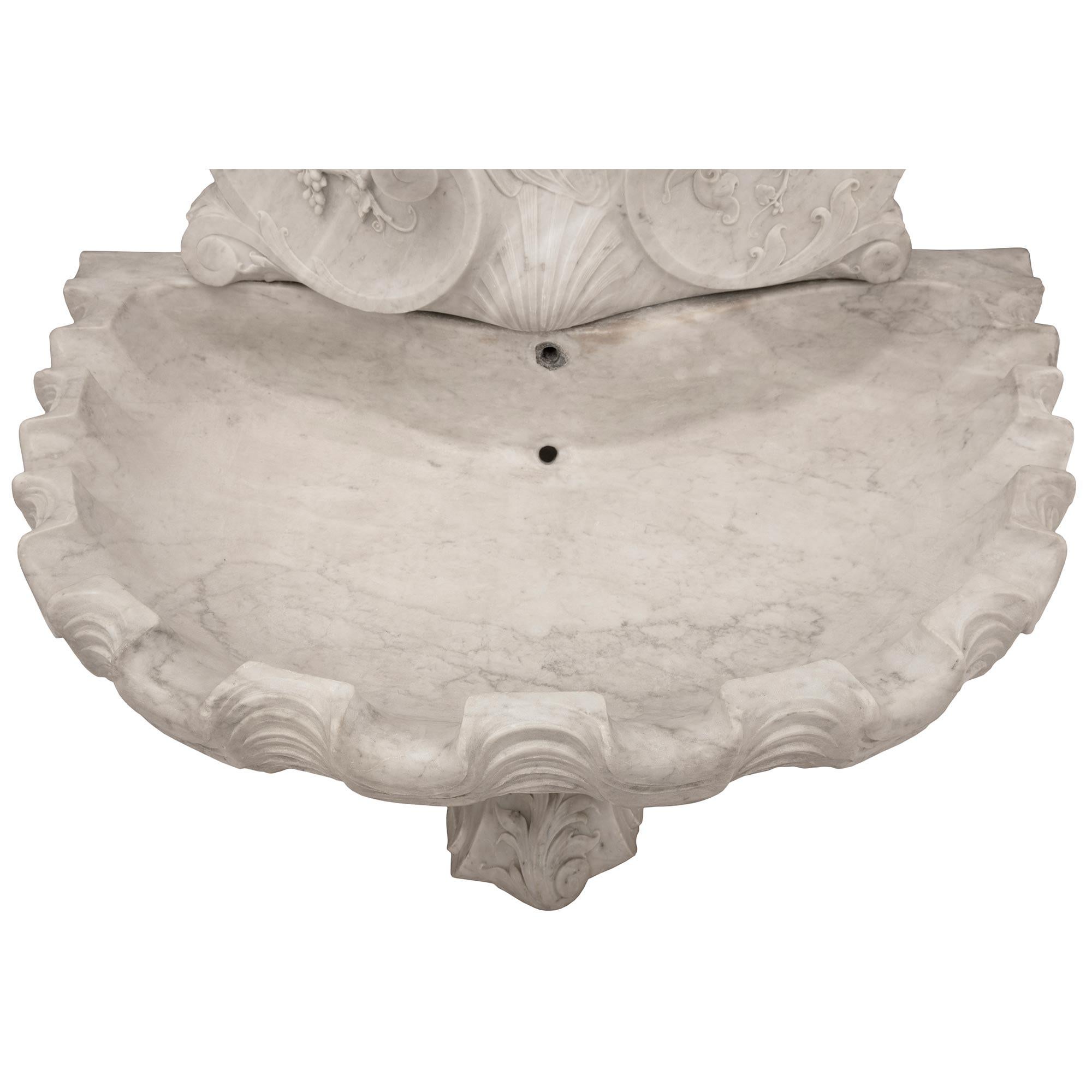 Italian 19th Century White Carrara Marble Fountain For Sale 10