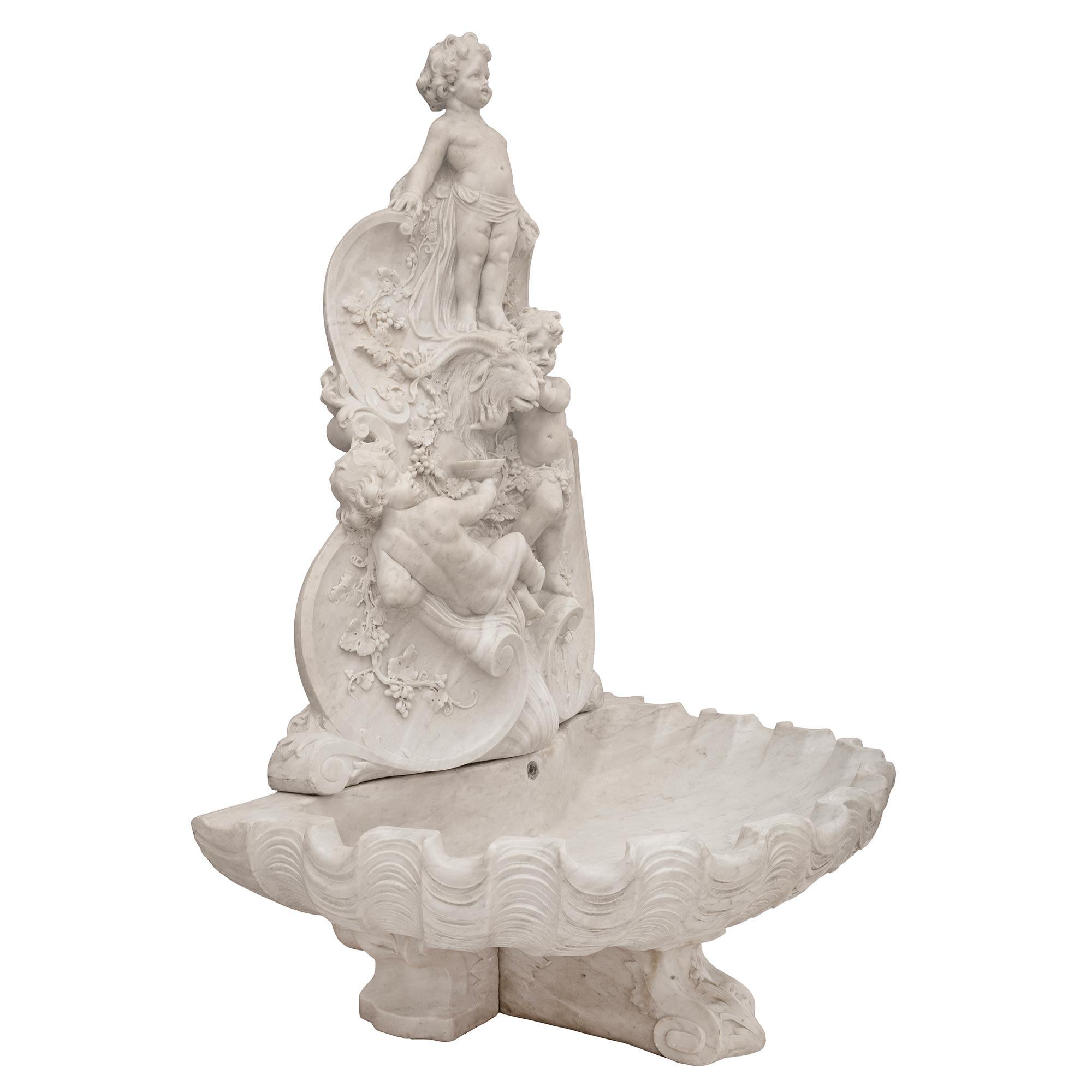 Italian 19th Century White Carrara Marble Fountain In Good Condition For Sale In West Palm Beach, FL