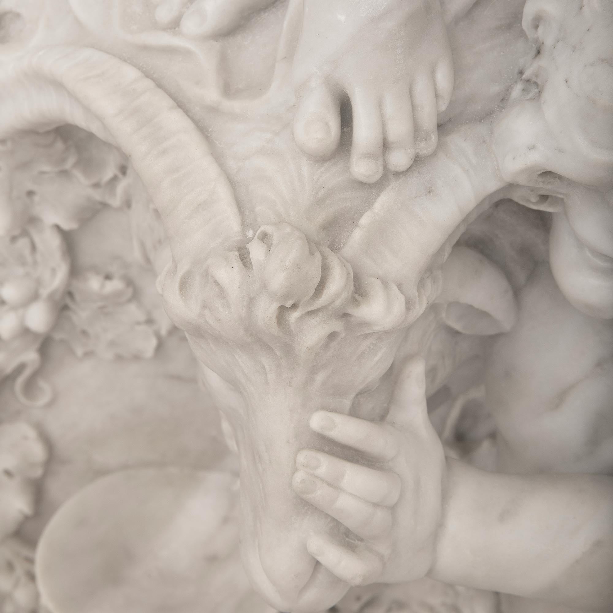 Italian 19th Century White Carrara Marble Fountain For Sale 6