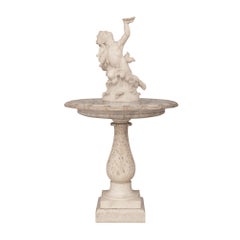 Fontana italiana del XIX secolo in marmo bianco di Carrara con Cupido e delfino