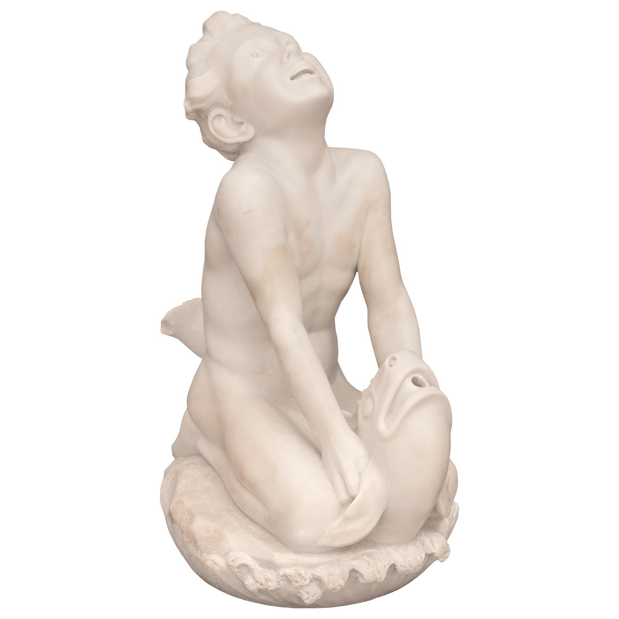 Marbre de Carrare Fontaine italienne du XIXe siècle en marbre blanc de Carrare de Taras en vente