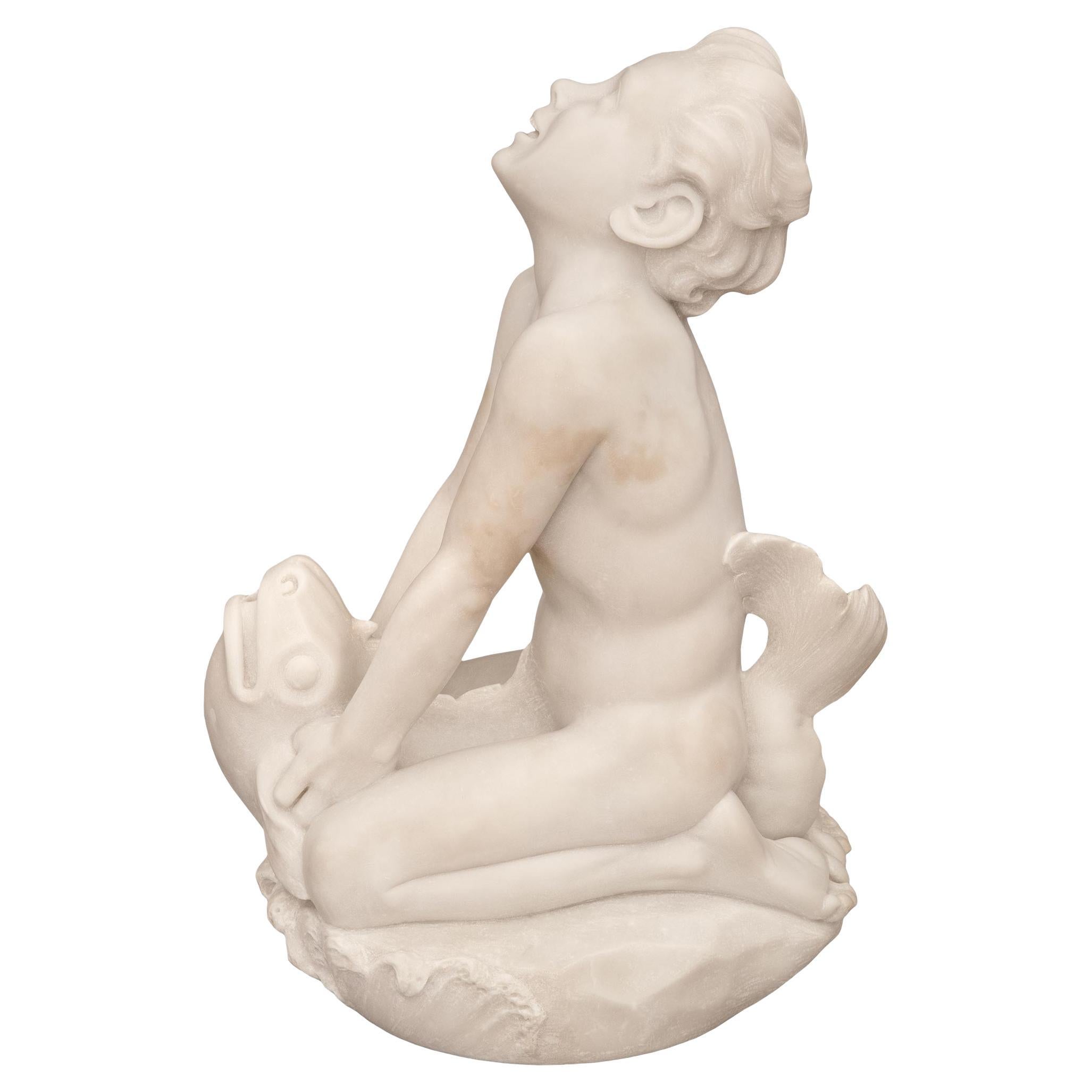 Fontaine italienne du XIXe siècle en marbre blanc de Carrare de Taras