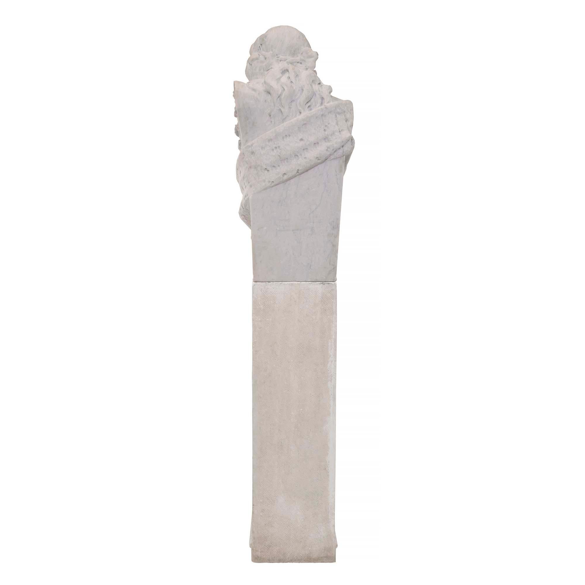 Italian 19th Century White Carrara Marble Freestanding Statue of a Garden Maiden In Good Condition For Sale In West Palm Beach, FL