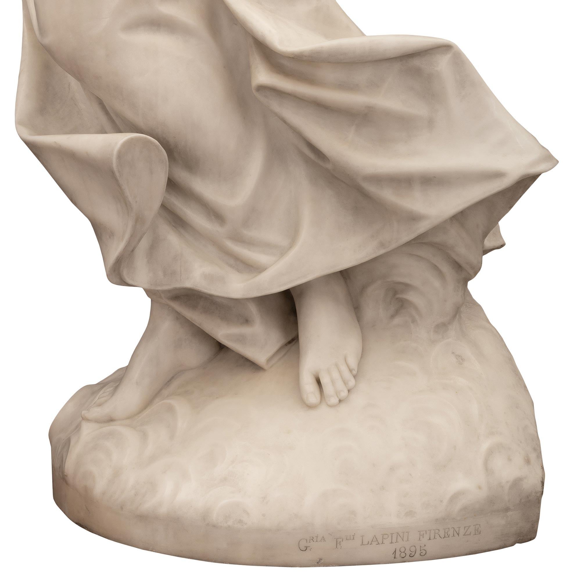 Statue italienne grandeur nature de Madone et d'enfant en marbre blanc de Carrare du 19ème siècle en vente 5