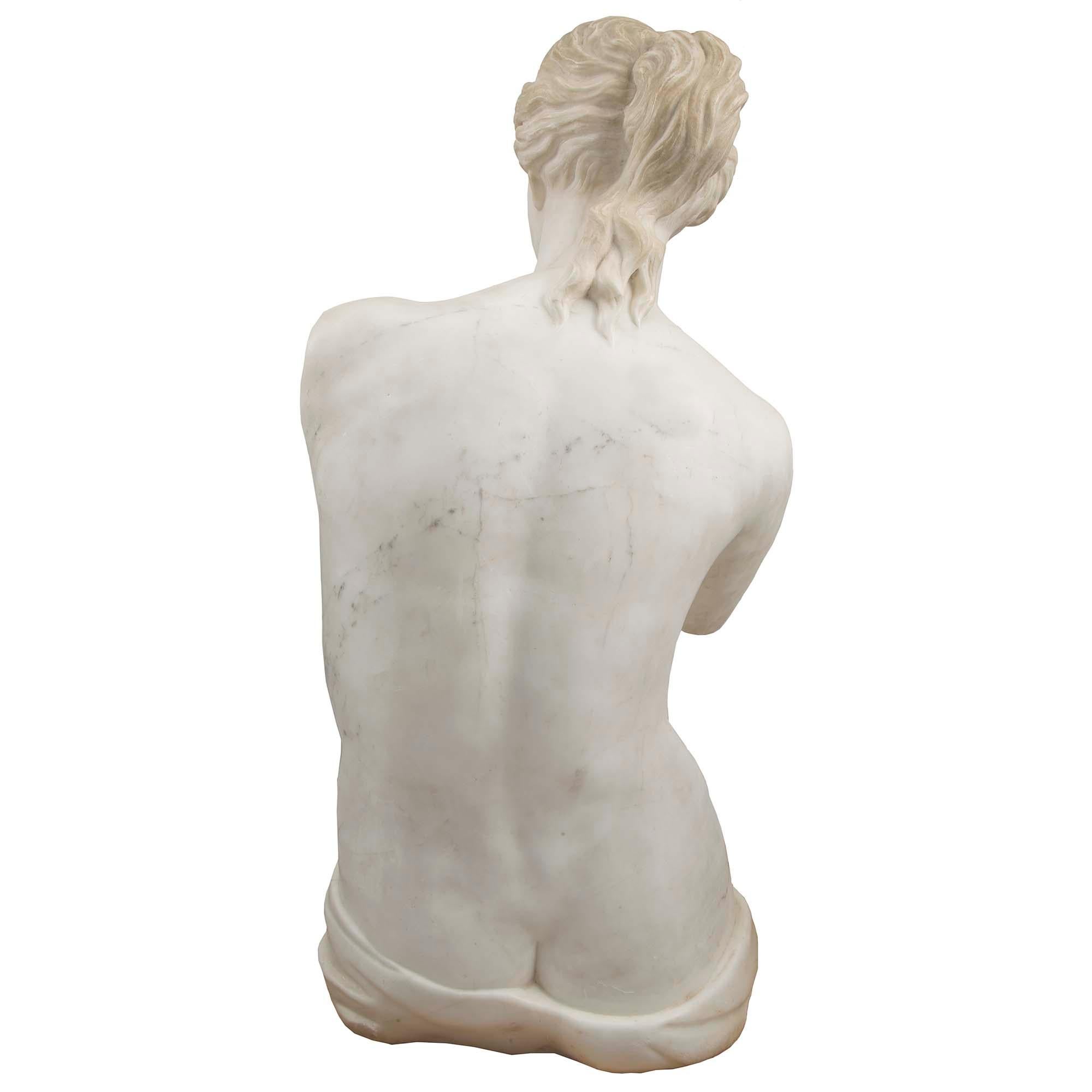 Italian 19th Century White Carrara Marble of Venus De Milo In Good Condition For Sale In West Palm Beach, FL