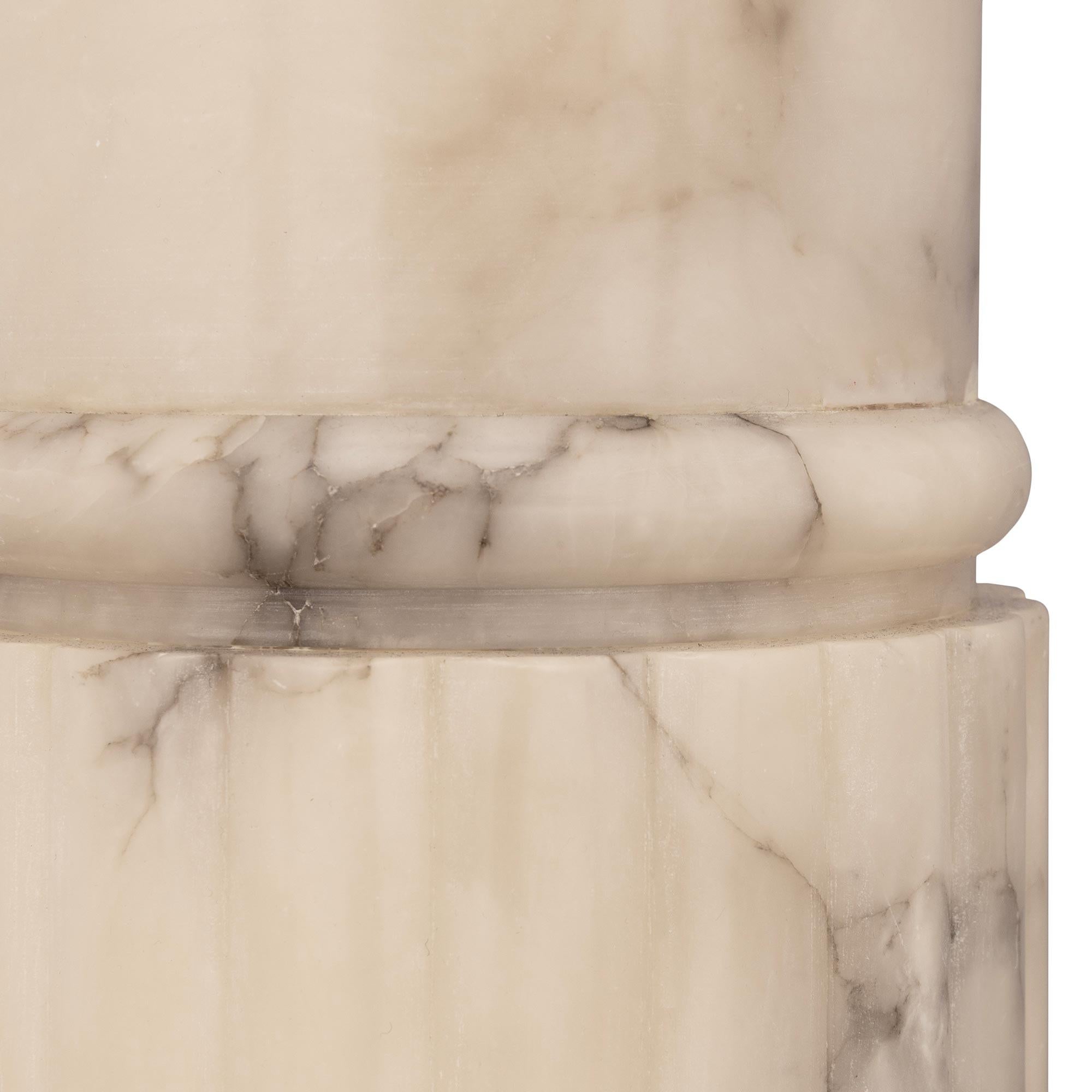 Italienischer Alabaster-Sockel aus dem 19. im Angebot 2