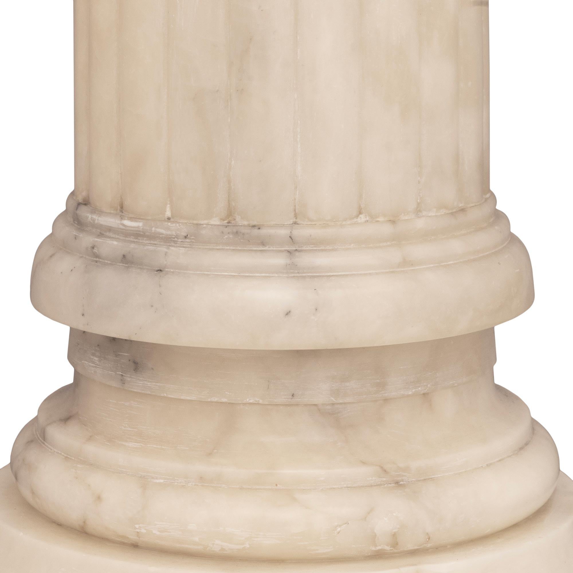 Italienischer Alabaster-Sockel aus dem 19. im Angebot 3