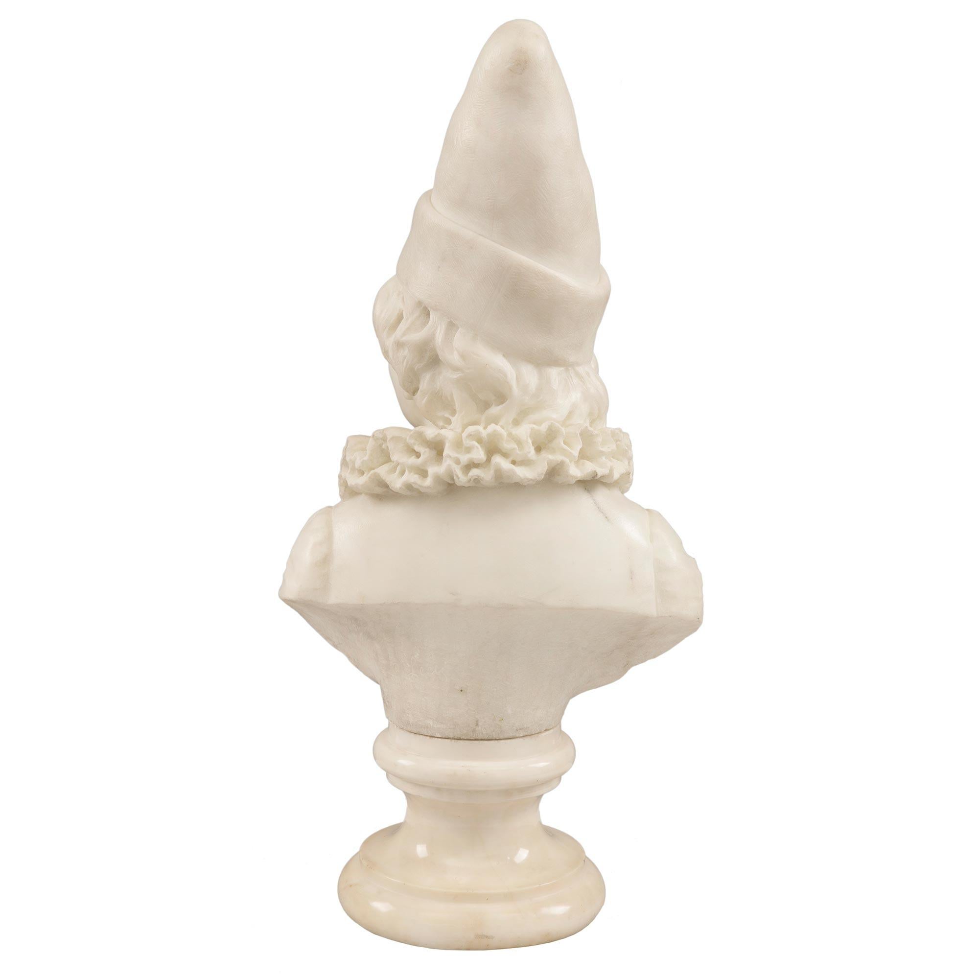 Italiano Busto firmato di Pierrot in marmo bianco di Carrara del XIX secolo in vendita