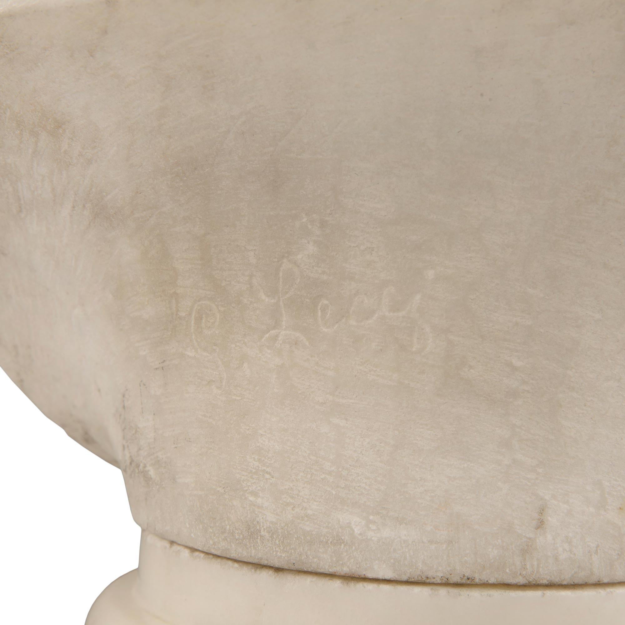 Buste italien de Pierrot du XIXe siècle en marbre blanc de Carrare signé en vente 2