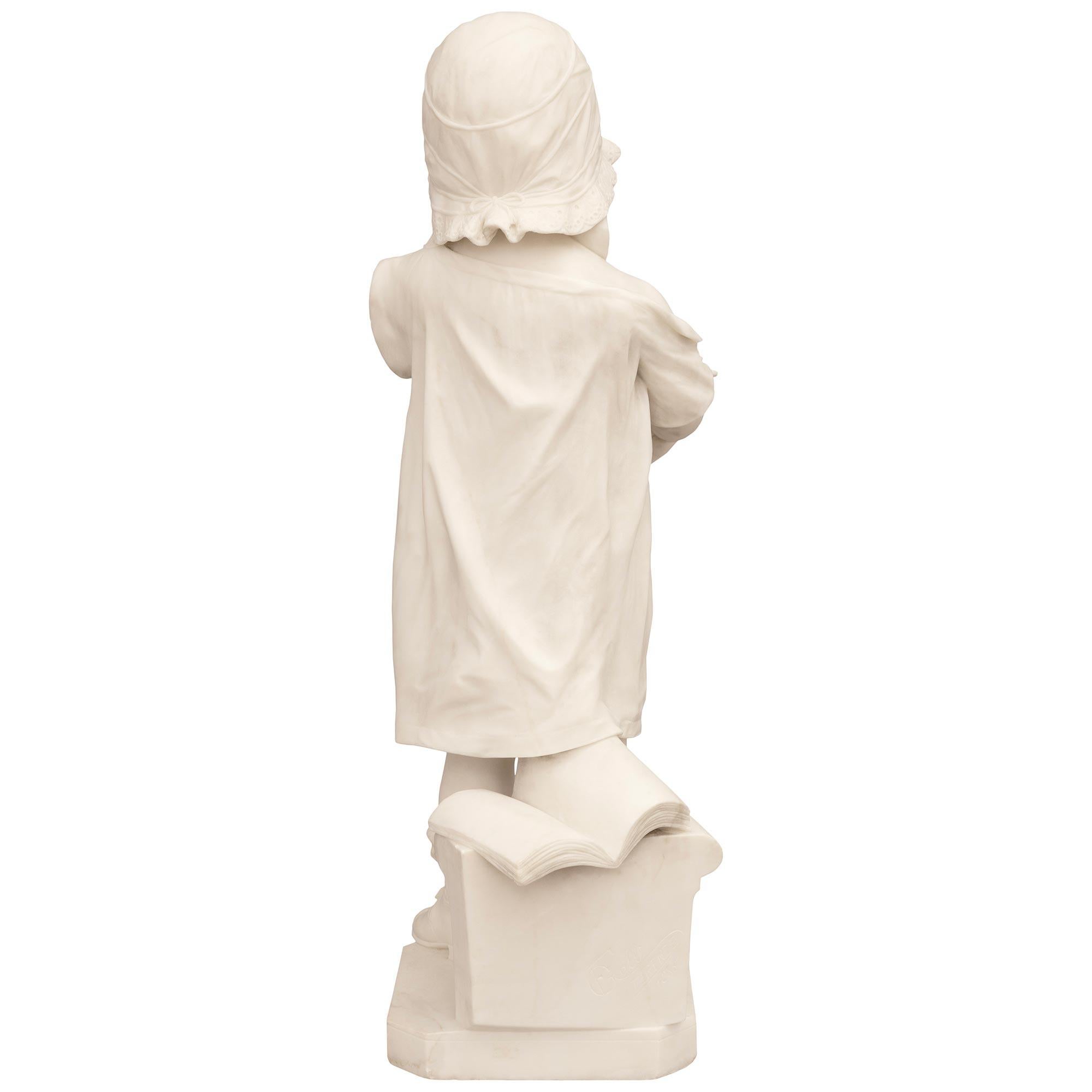 Italian 19th century White Carrara marble statue and Portoro marble pedestal For Sale 6