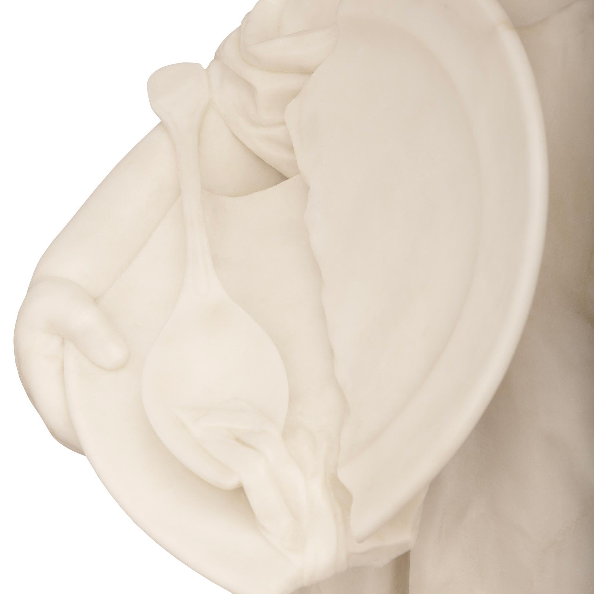 Italian 19th century White Carrara marble statue and Portoro marble pedestal For Sale 1