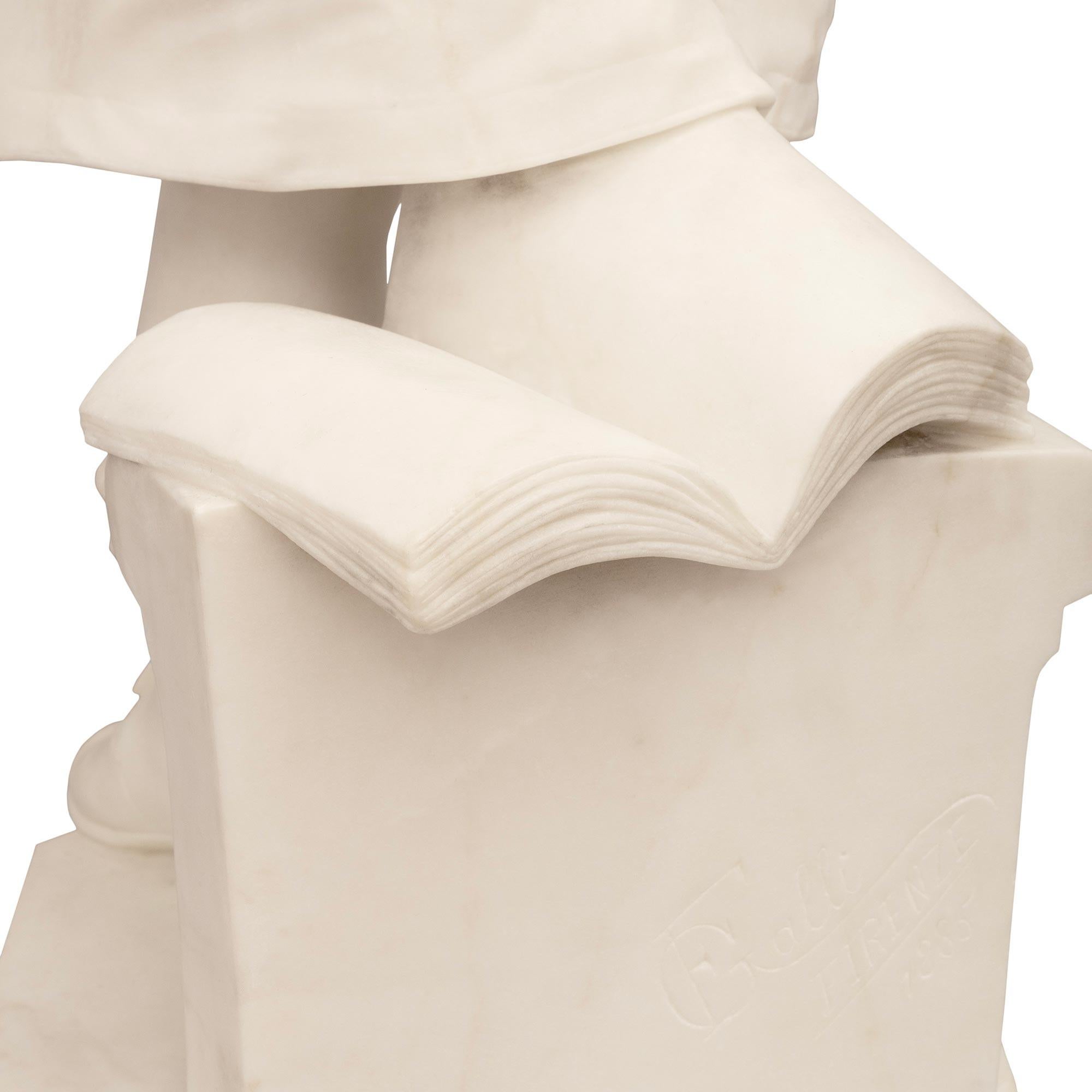 Italian 19th century White Carrara marble statue and Portoro marble pedestal For Sale 4