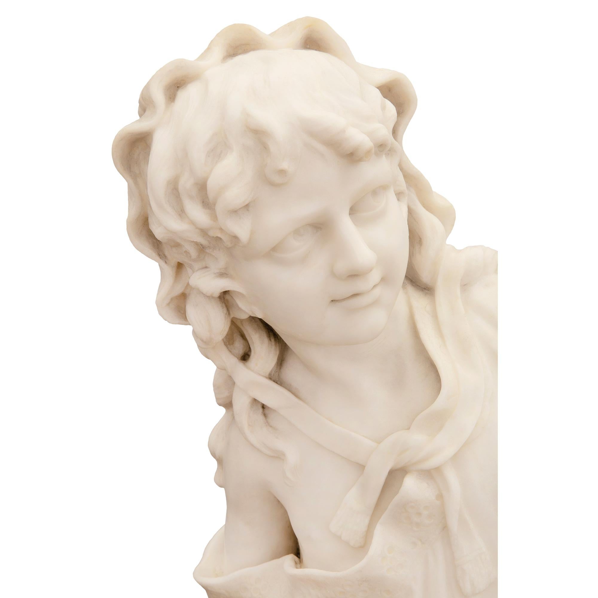 Marbre de Carrare Statue italienne du 19ème siècle en marbre blanc de Carrare en vente