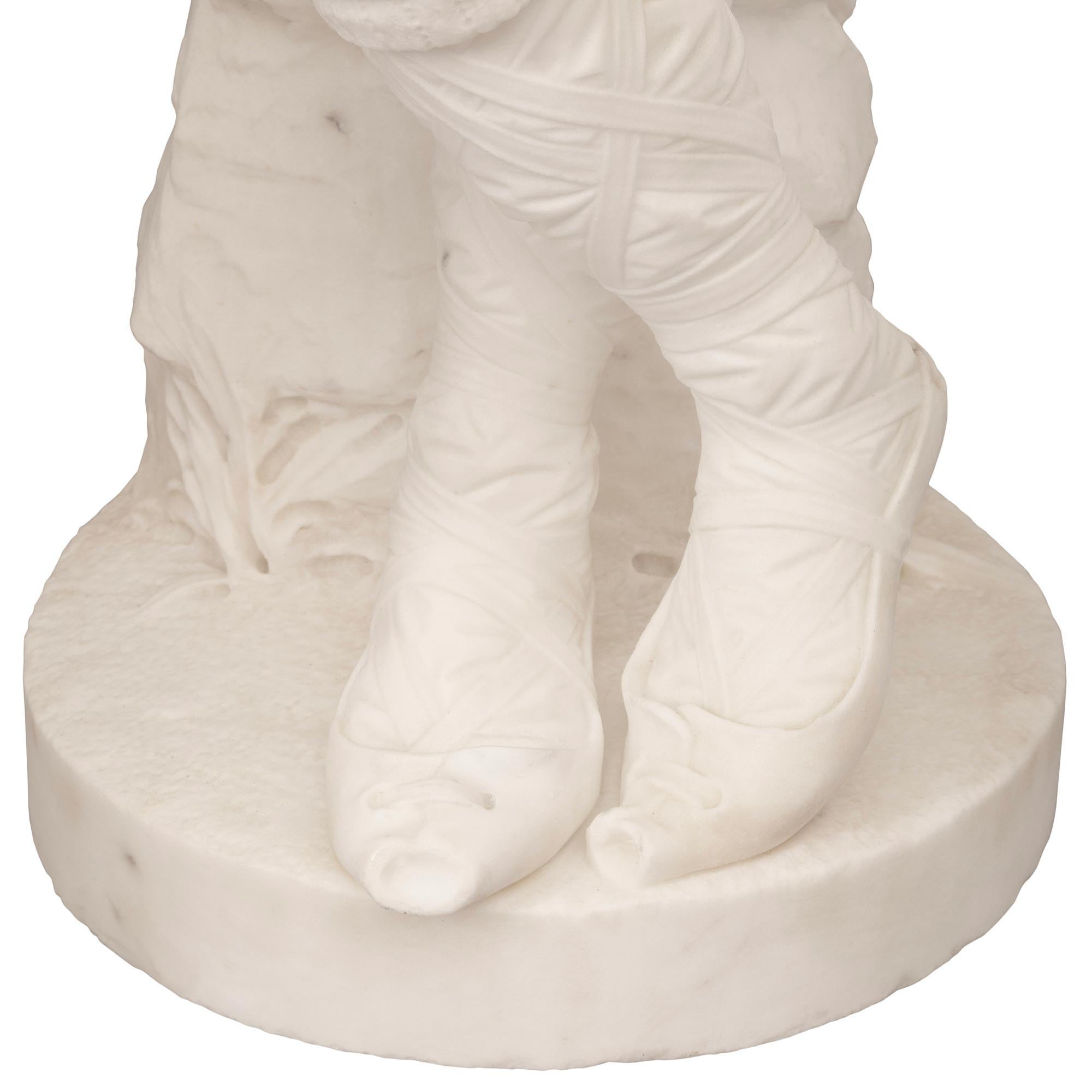 Statua italiana del XIX secolo in marmo bianco di Carrara in vendita 4