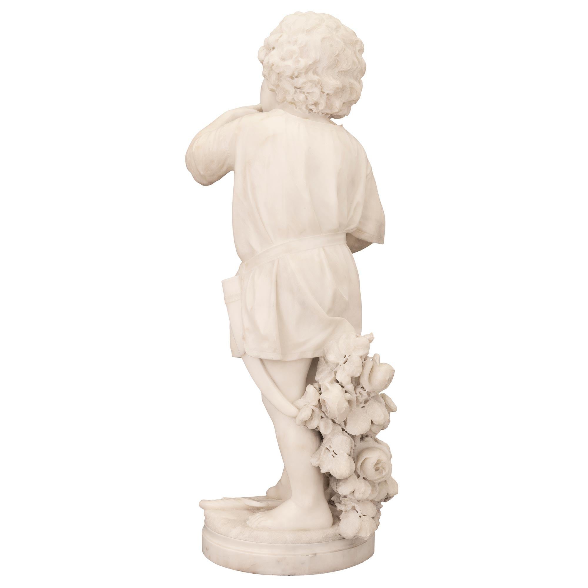 Italiano Statua di ragazzo in marmo bianco di Carrara del XIX secolo firmata Ugo Zannoni in vendita