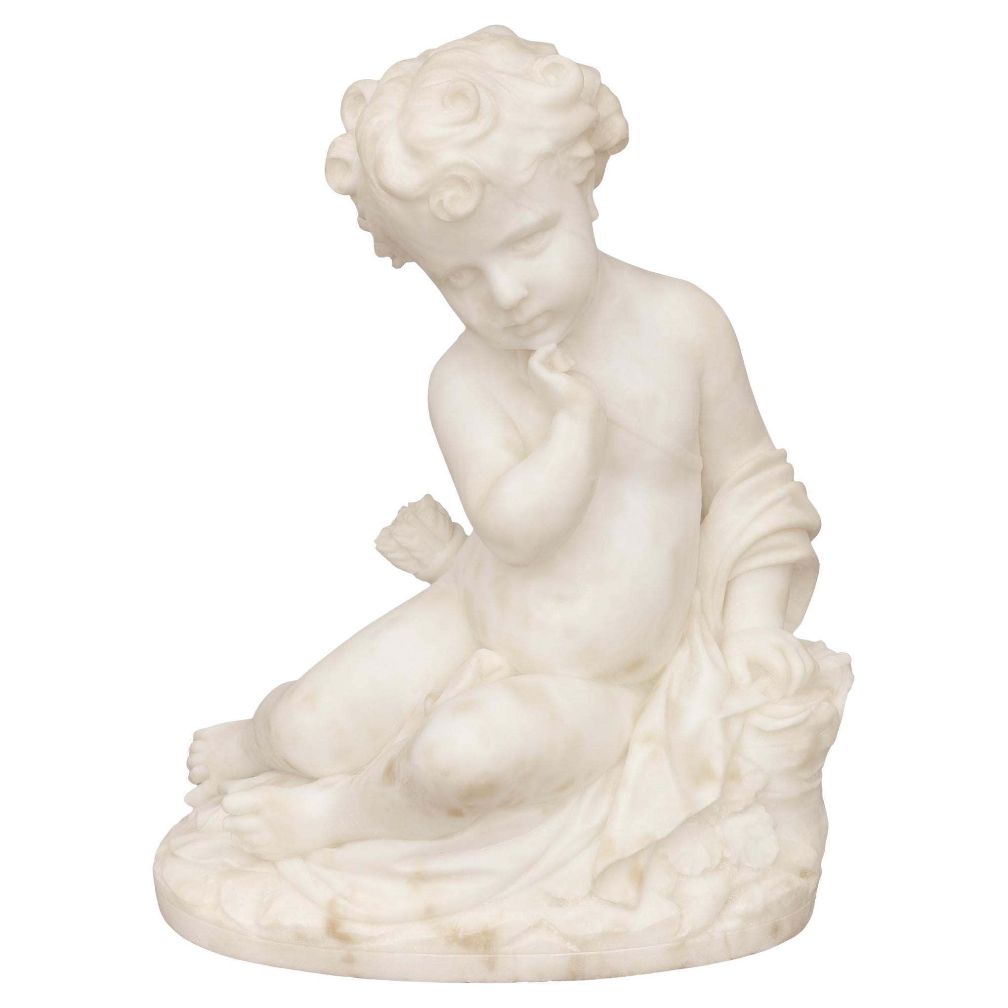 Statua italiana in marmo bianco di Carrara del XIX secolo raffigurante un cherubino, firmata Romanet