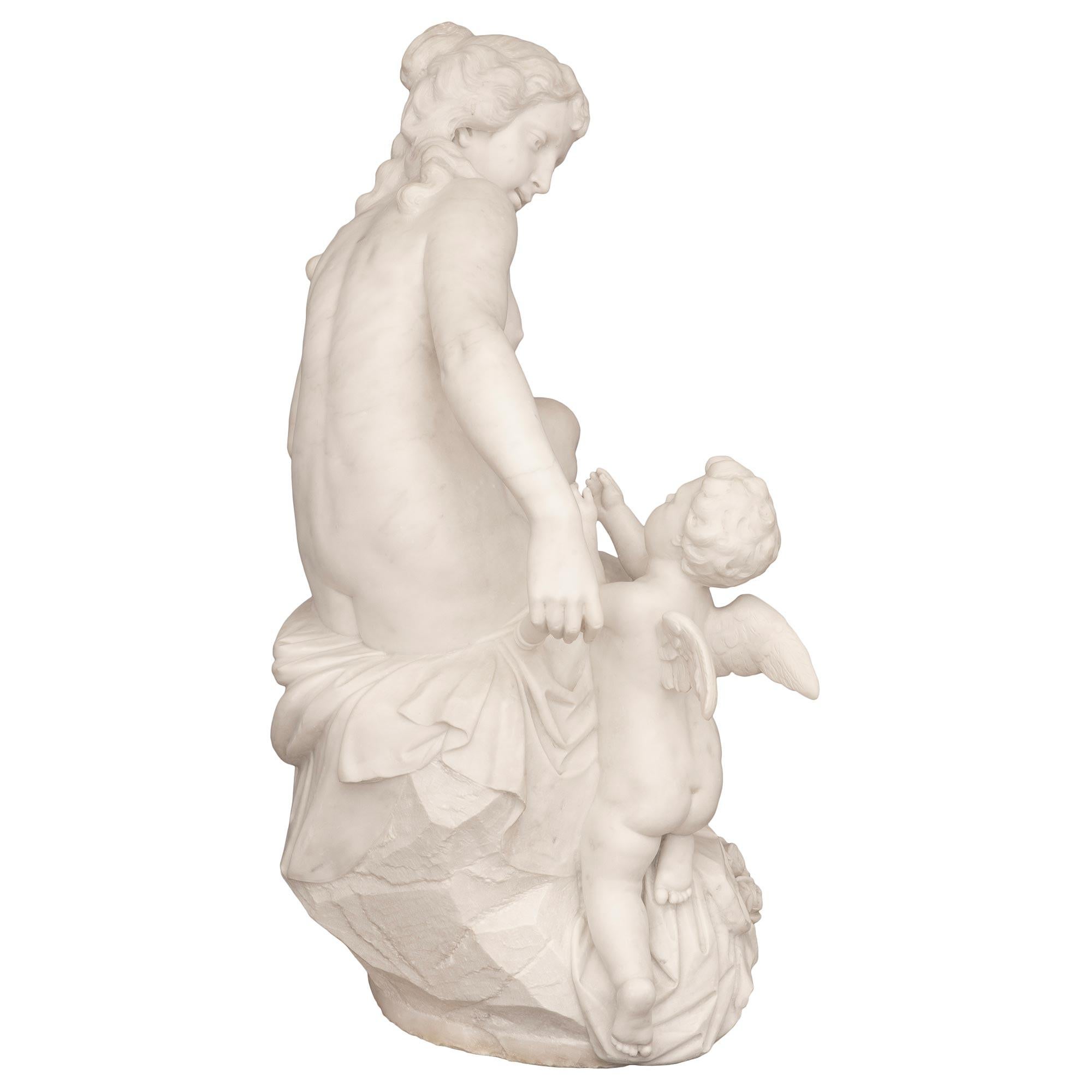 Italian 19th Century White Carrara Marble Statue of a Venus and Cupid In Good Condition For Sale In West Palm Beach, FL