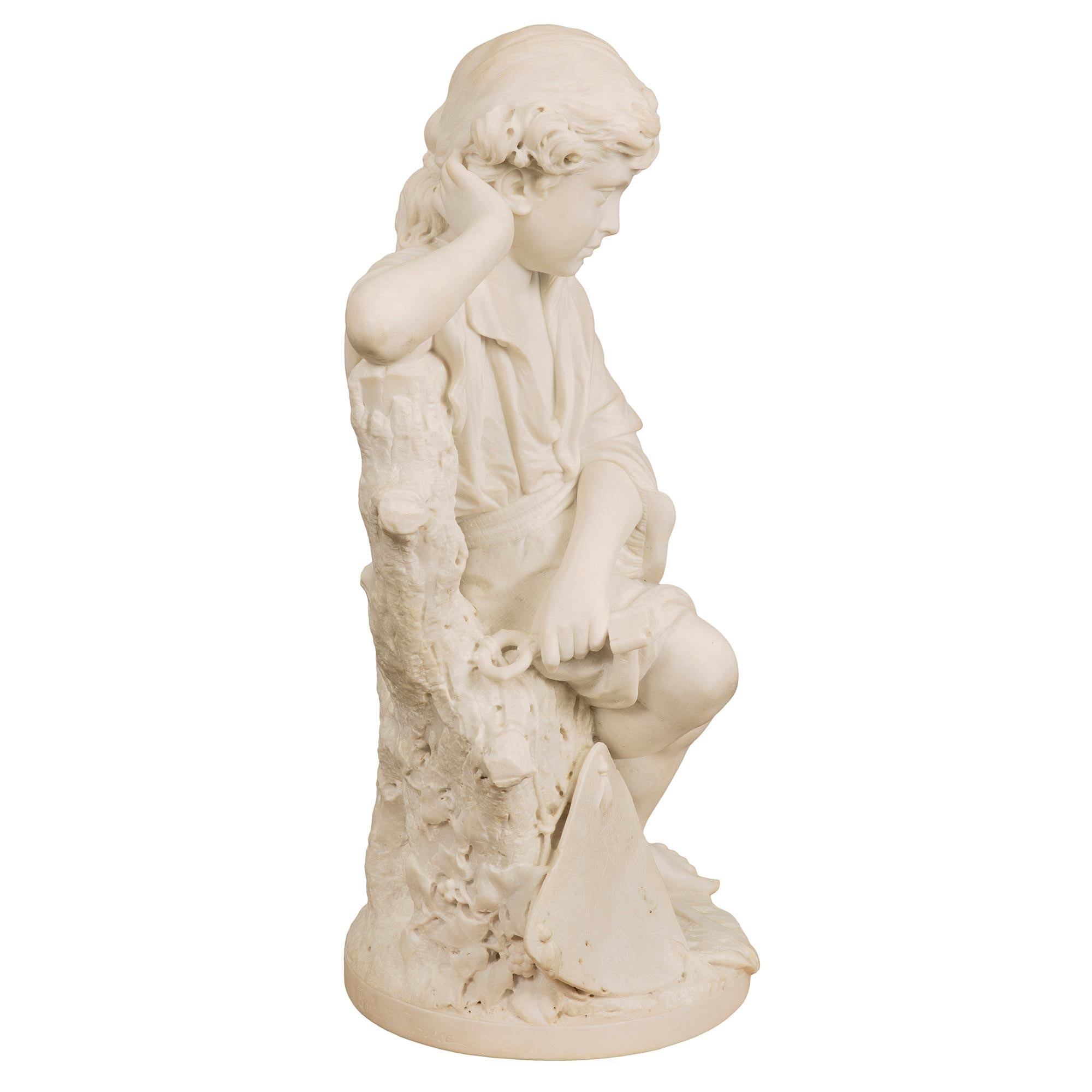 A very high quality Italian 19th century white Carrara marble statue of a young Benjamin Franklin, with a kite tied to a key, signed P. Bazzanti, Florence. The statue is raised by a circular base where the signature is displayed. The masterfully