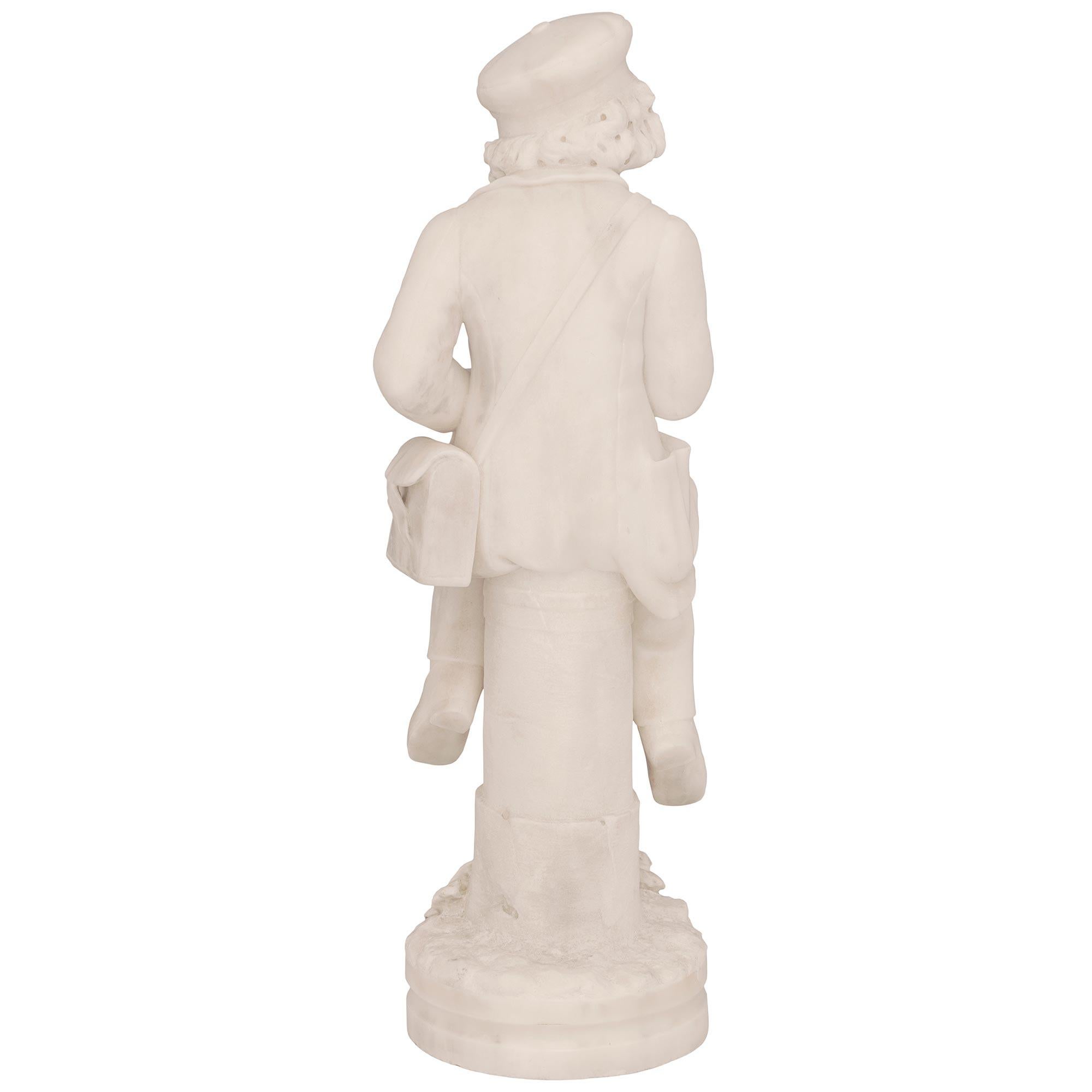 Statua italiana del XIX secolo in marmo bianco di Carrara di un ragazzo che legge un libro in vendita 4