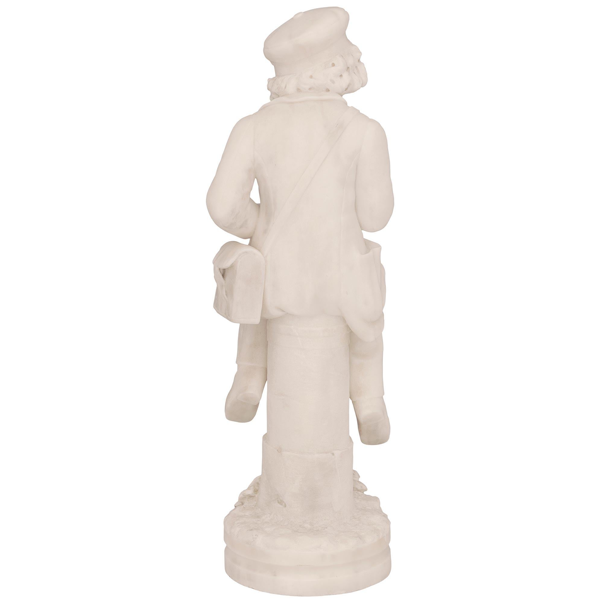 Statue italienne du 19ème siècle en marbre blanc de Carrare représentant un jeune garçon lisant un livre en vente 4