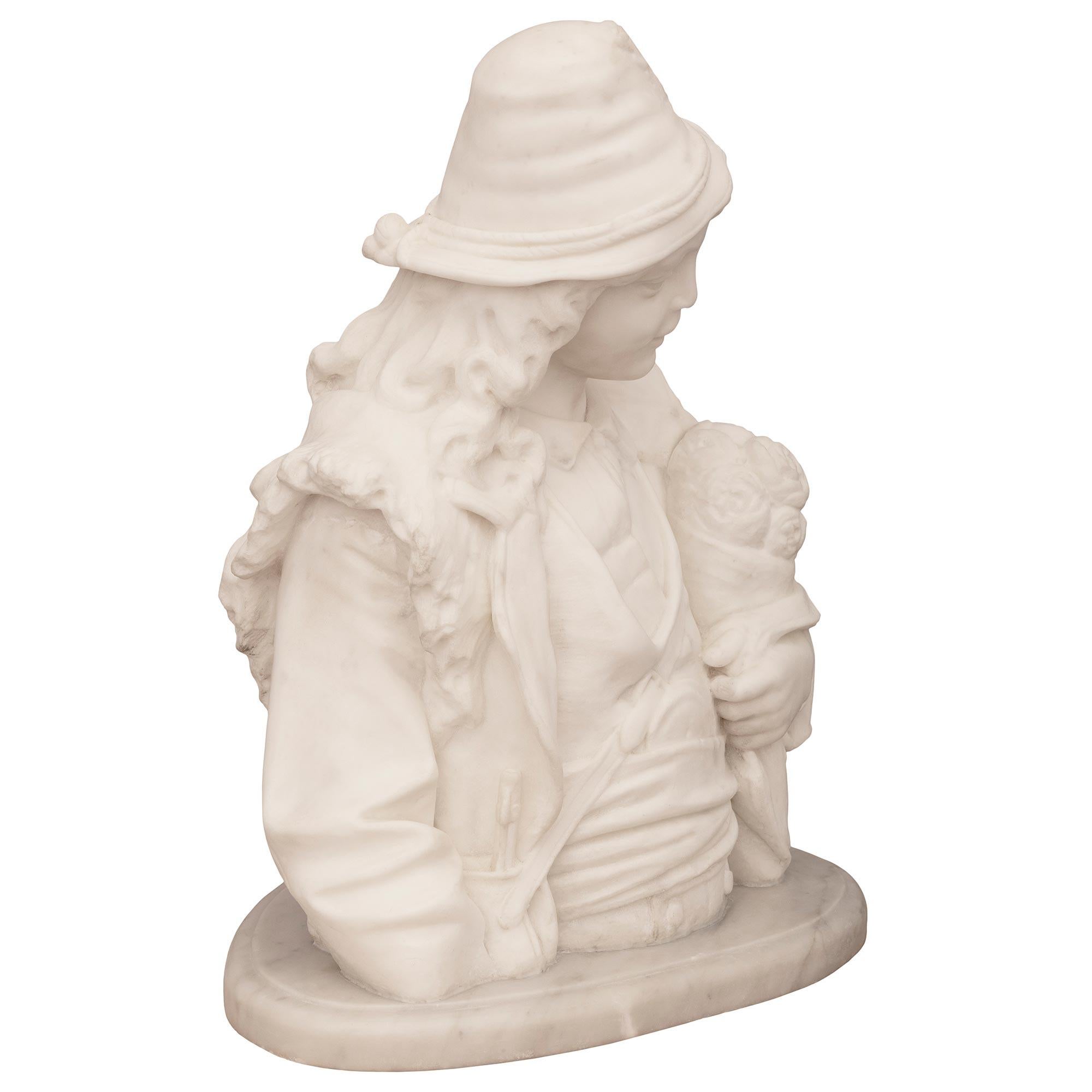 Italiano Statua italiana in marmo bianco di Carrara del XIX secolo raffigurante un uomo che corteggia in vendita