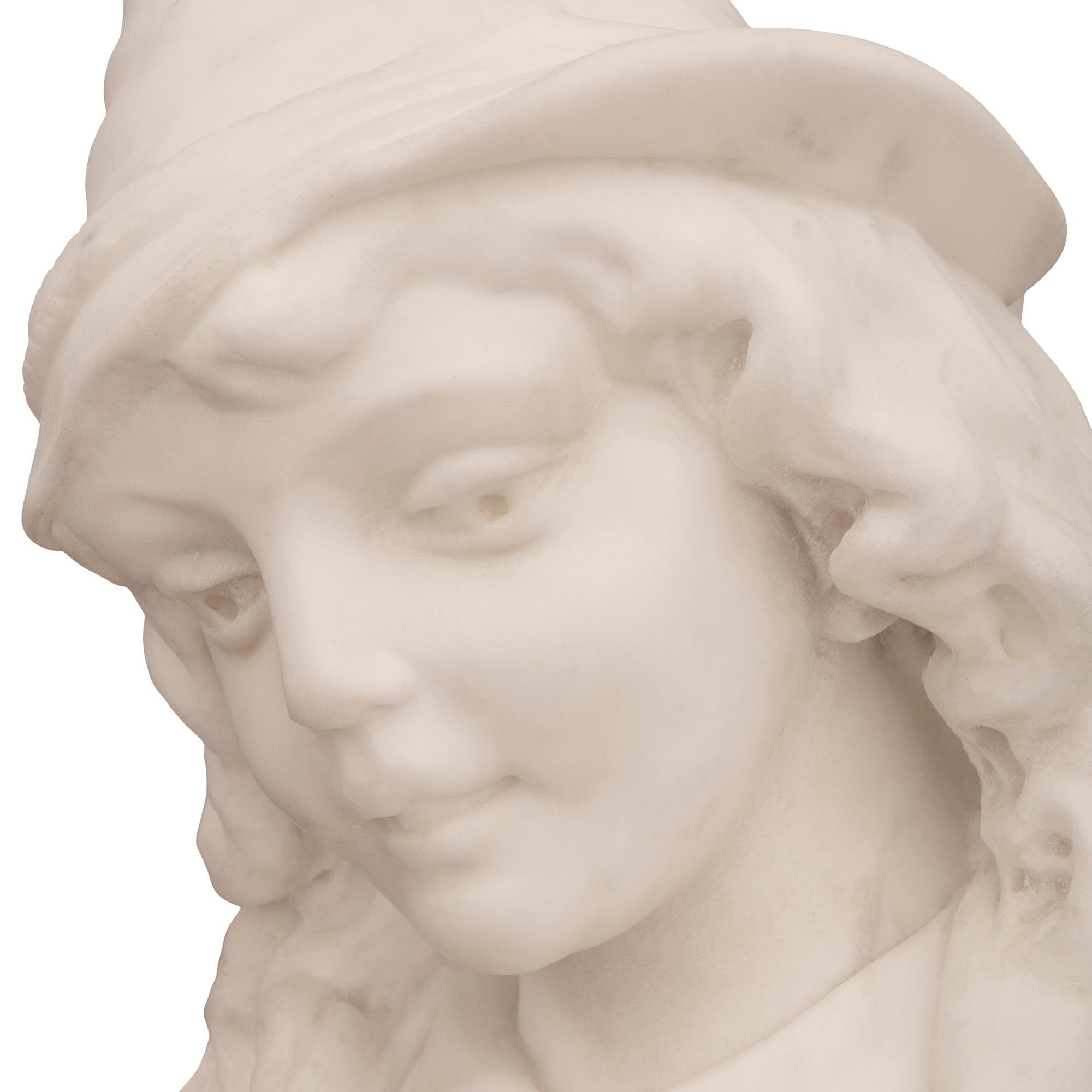 Marmo di Carrara Statua italiana in marmo bianco di Carrara del XIX secolo raffigurante un uomo che corteggia in vendita