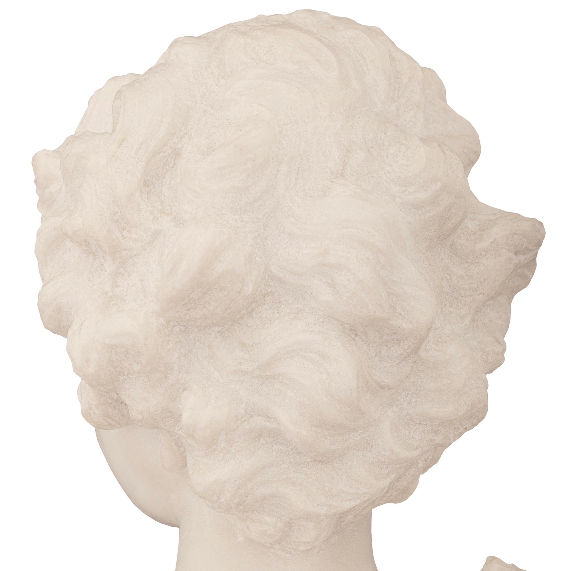 Statua di Cupido in marmo bianco di Carrara del XIX secolo, firmata A. Leonard in vendita 1