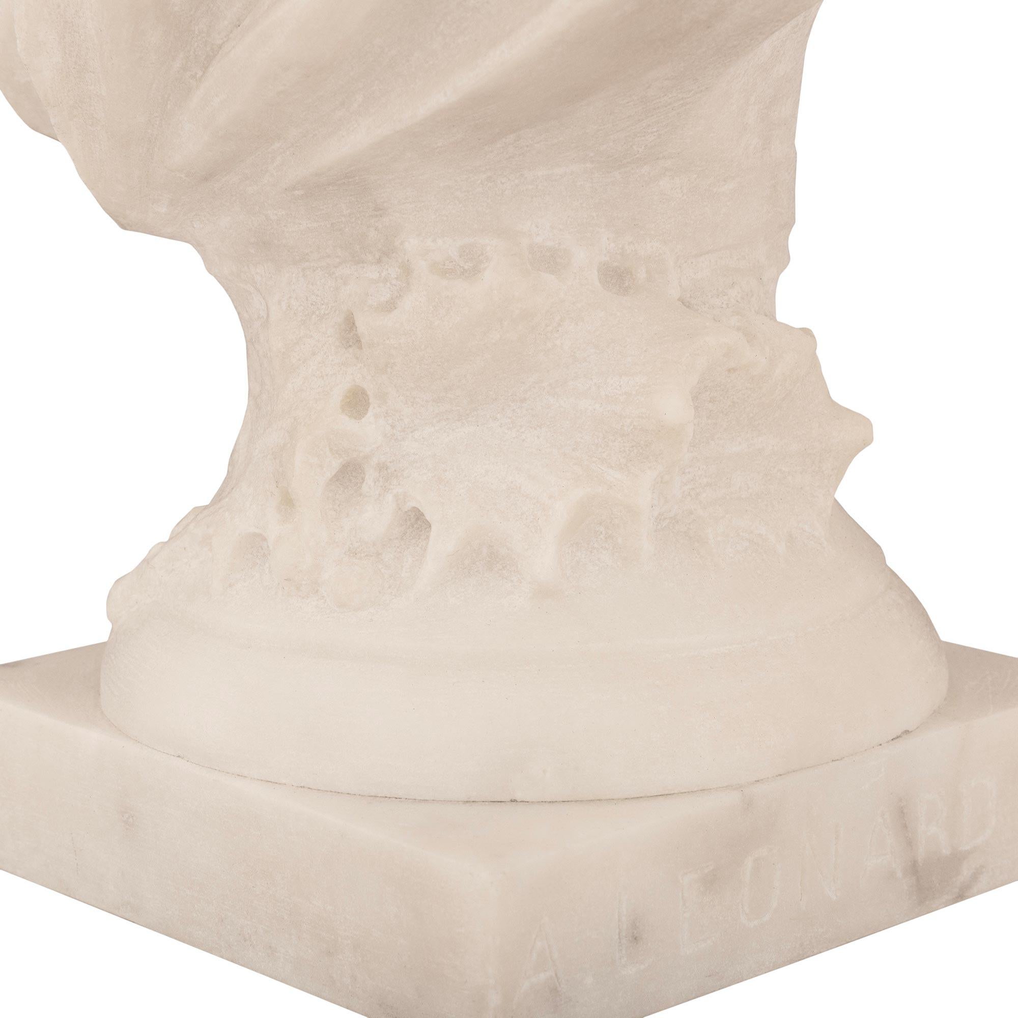 Statua di Cupido in marmo bianco di Carrara del XIX secolo, firmata A. Leonard in vendita 3