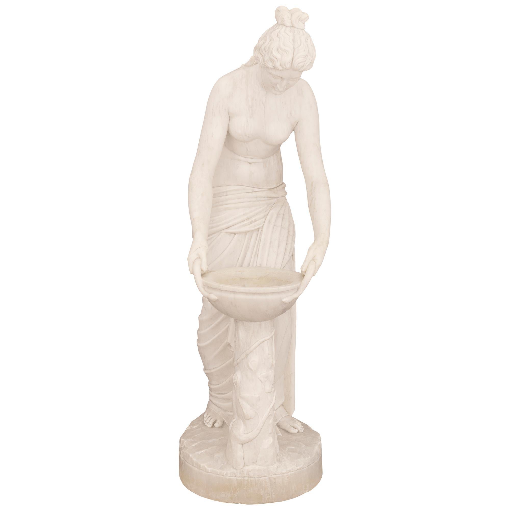 Statua italiana in marmo bianco di Carrara del XIX secolo raffigurante Ebe In condizioni buone in vendita a West Palm Beach, FL