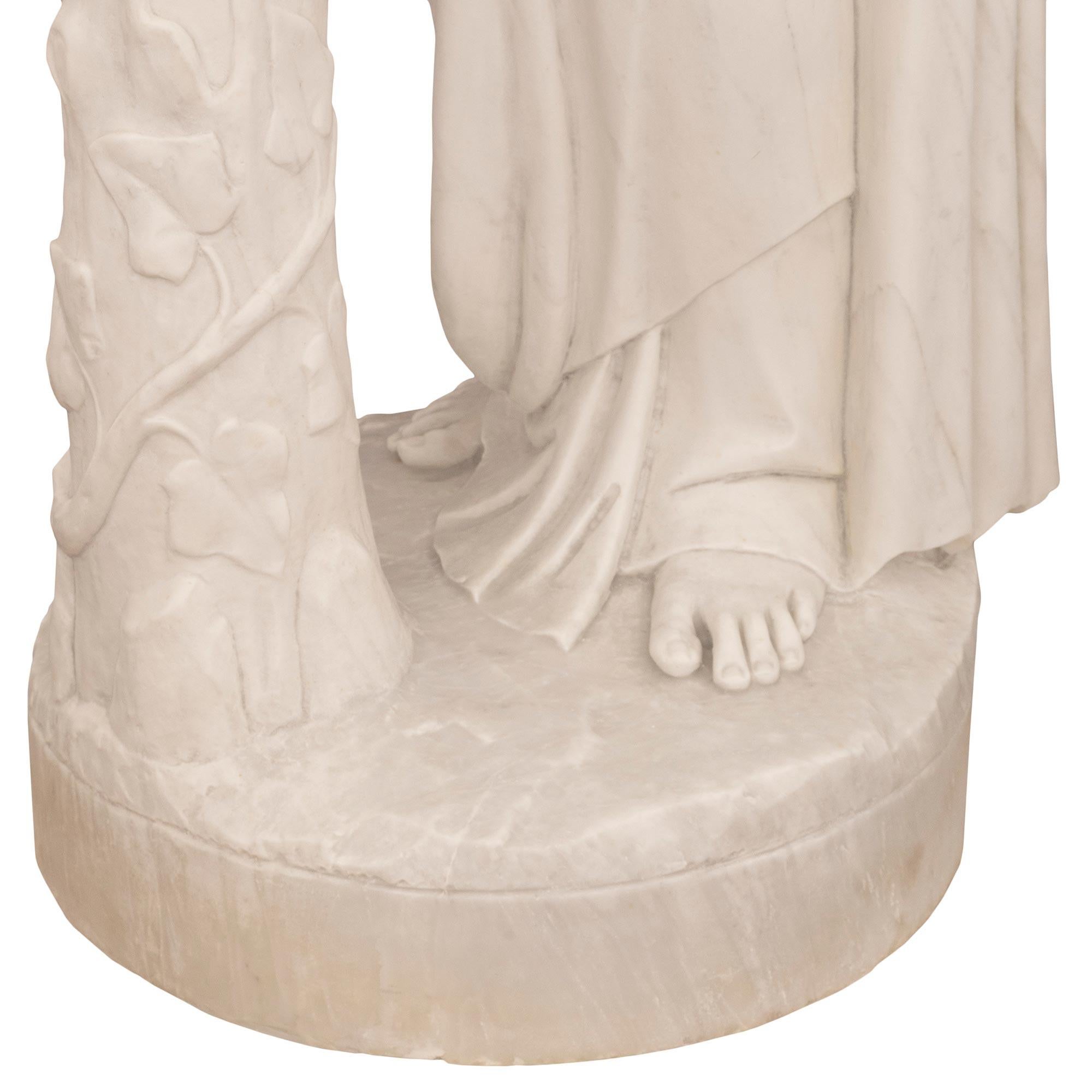 Statua italiana in marmo bianco di Carrara del XIX secolo raffigurante Ebe in vendita 3