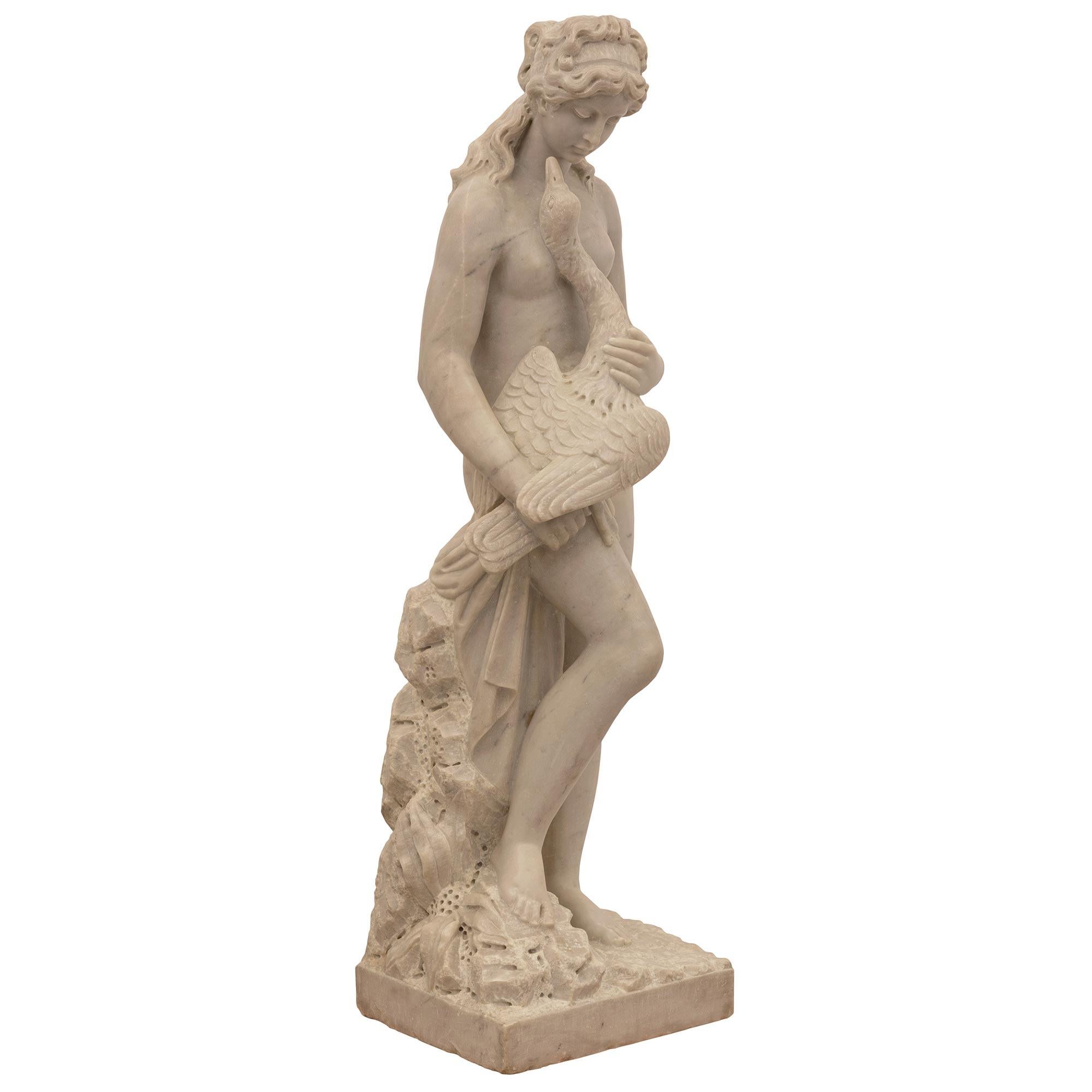 Italian 19th Century White Carrara Marble Statue of Leda and the Swan In Good Condition For Sale In West Palm Beach, FL