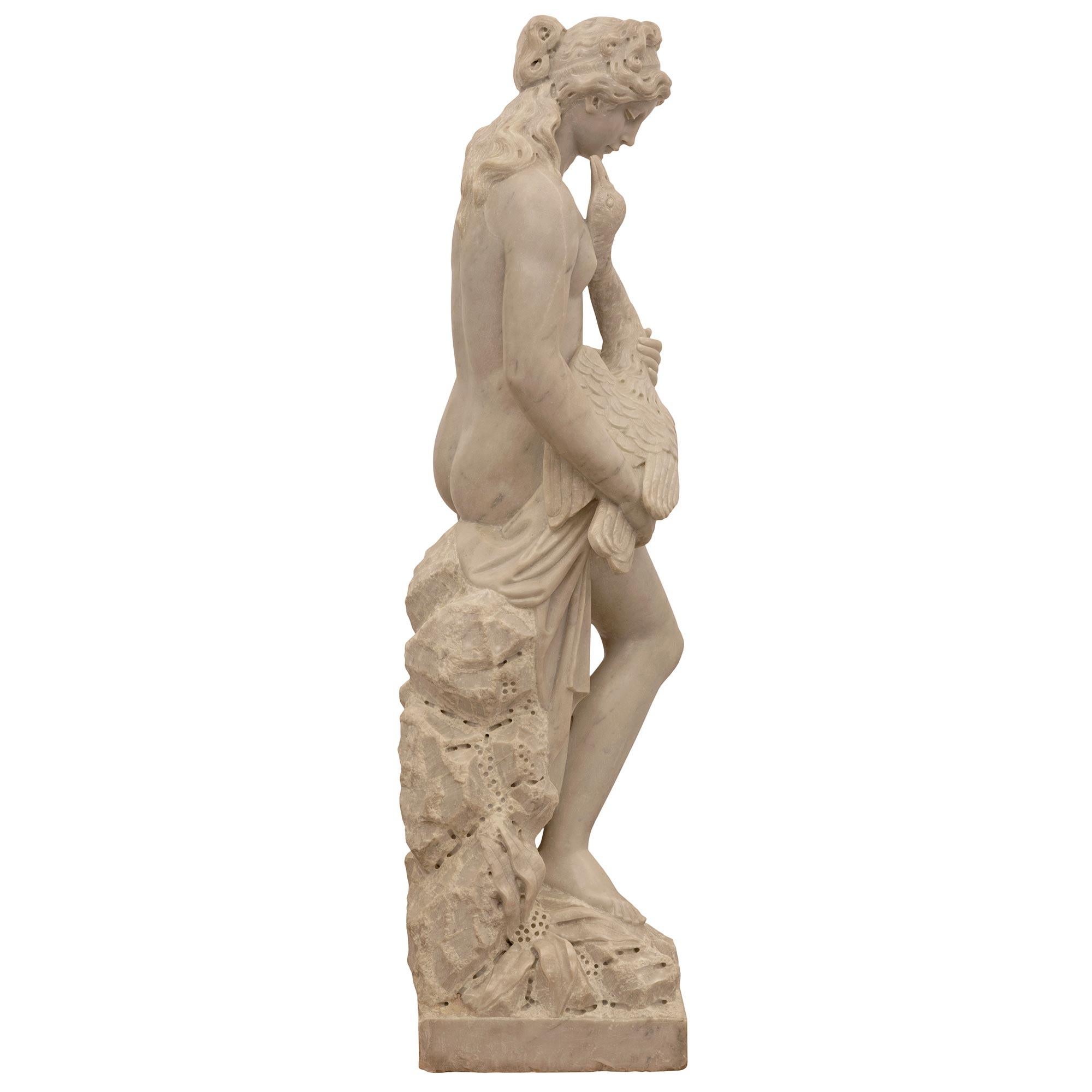 Italian 19th Century White Carrara Marble Statue of Leda and the Swan For Sale 1