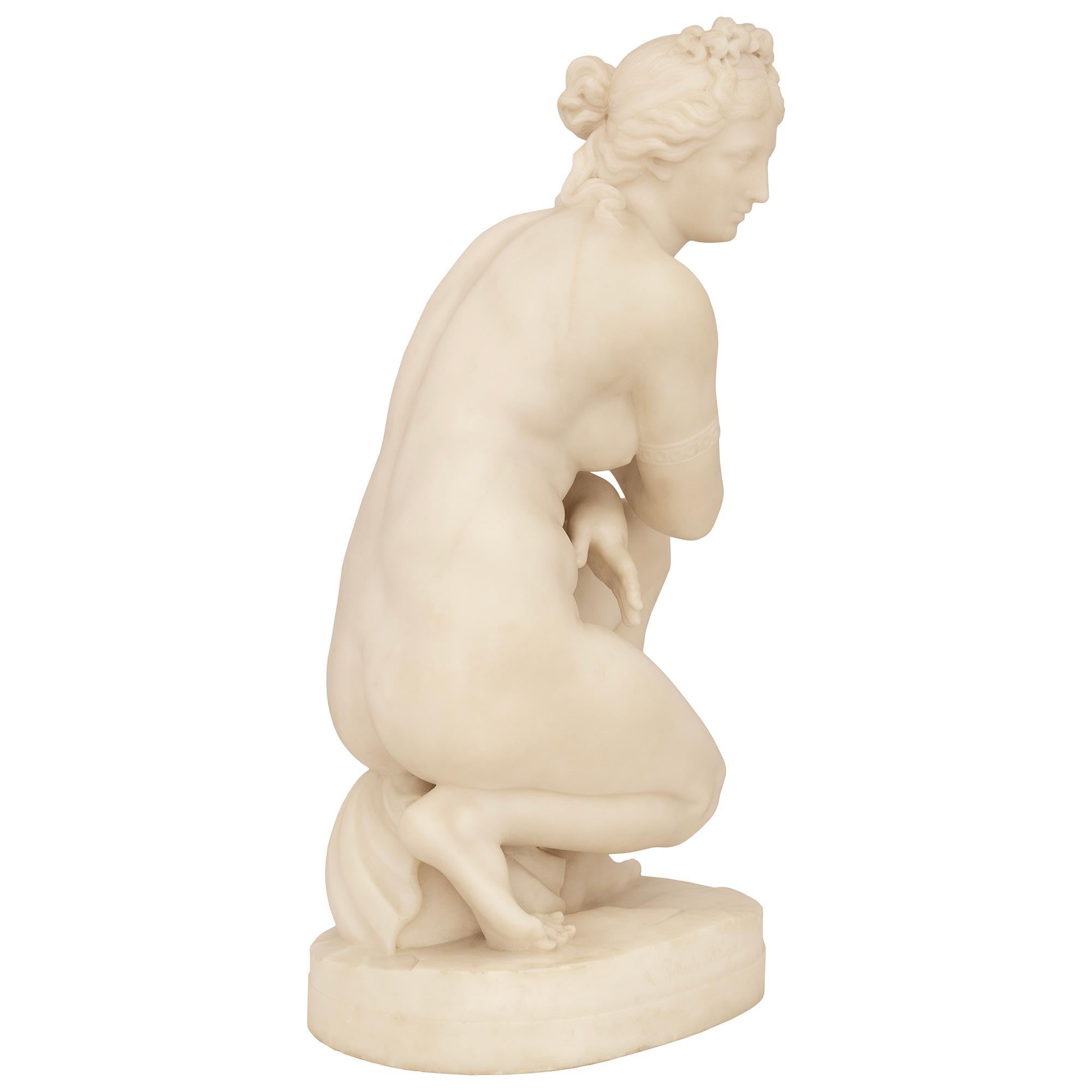 Italian 19th century white Carrara marble statue of the Kneeling Venus In Good Condition For Sale In West Palm Beach, FL