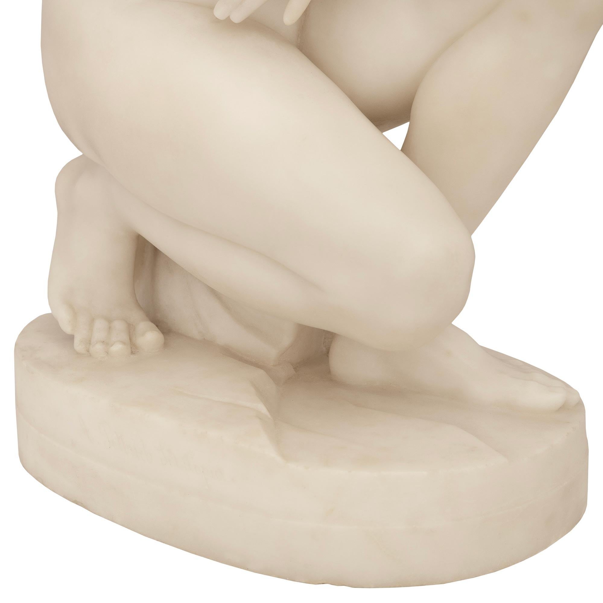 Italian 19th century white Carrara marble statue of the Kneeling Venus For Sale 2