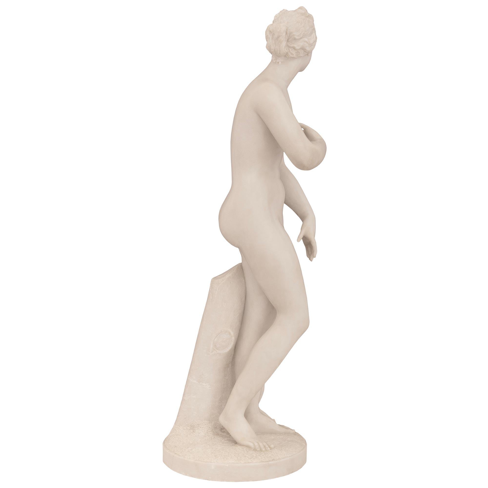 Italian 19th Century White Carrara Marble Statue Of Venus De Medici For Sale 1