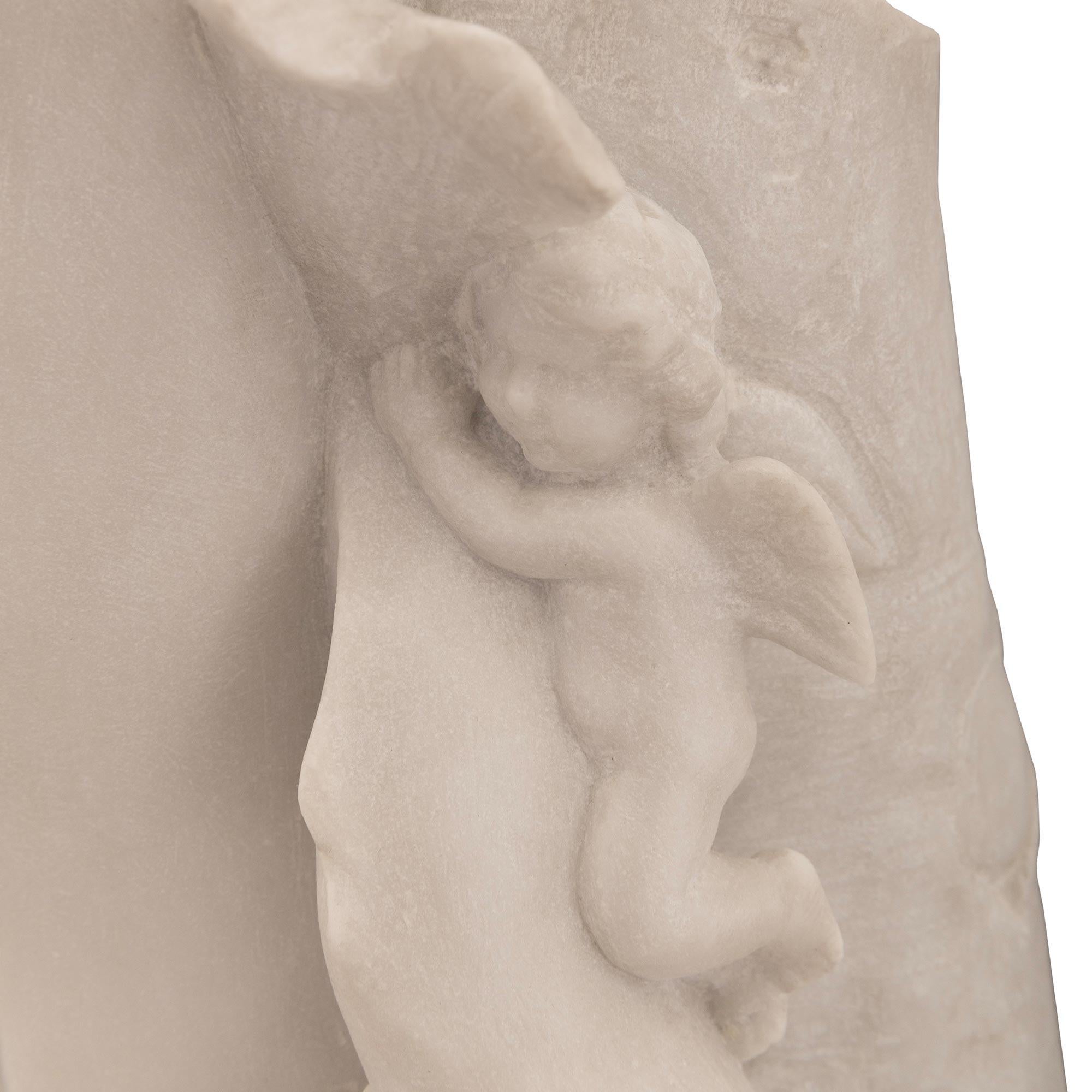 Italian 19th Century White Carrara Marble Statue Of Venus De Medici For Sale 5