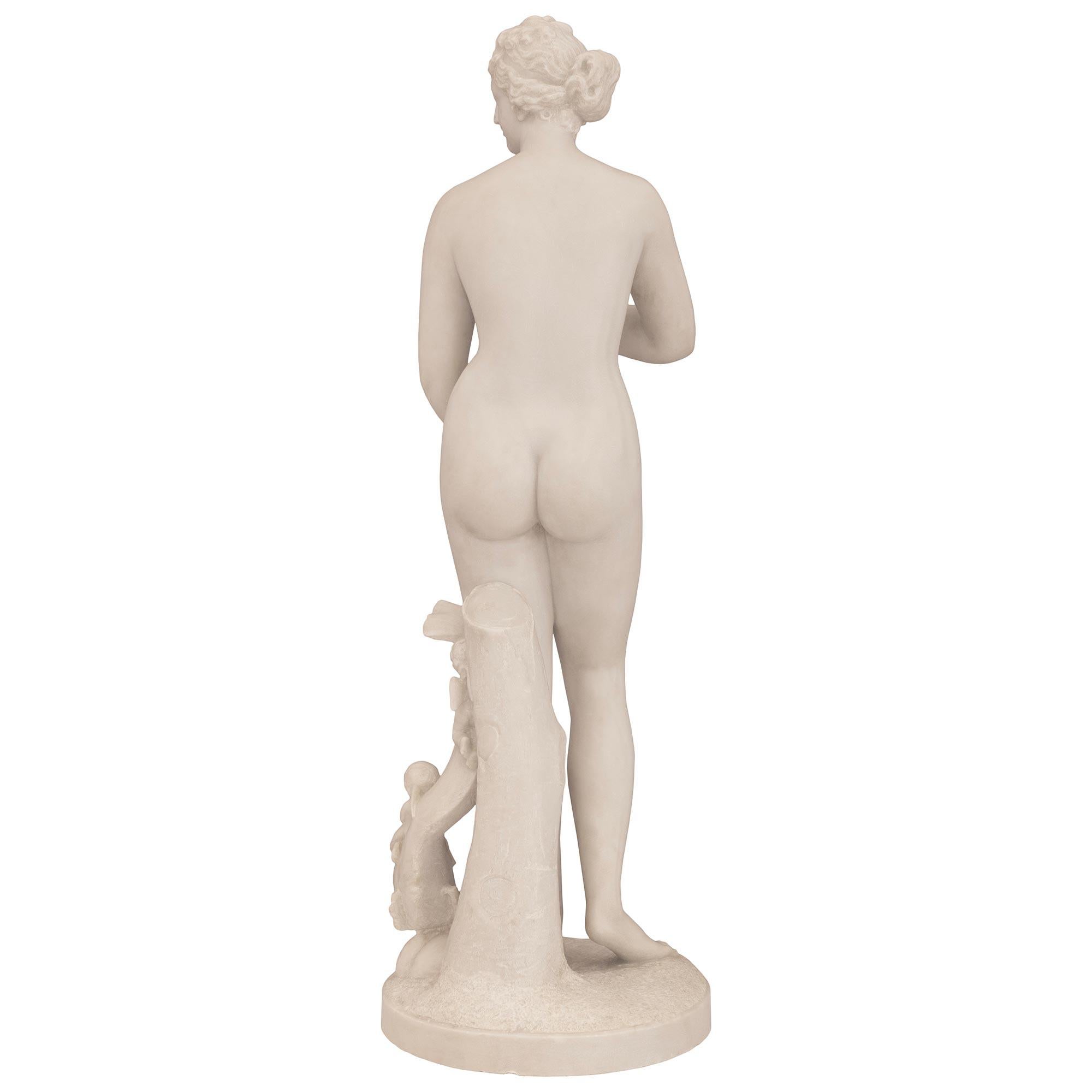 Italian 19th Century White Carrara Marble Statue Of Venus De Medici For Sale 6