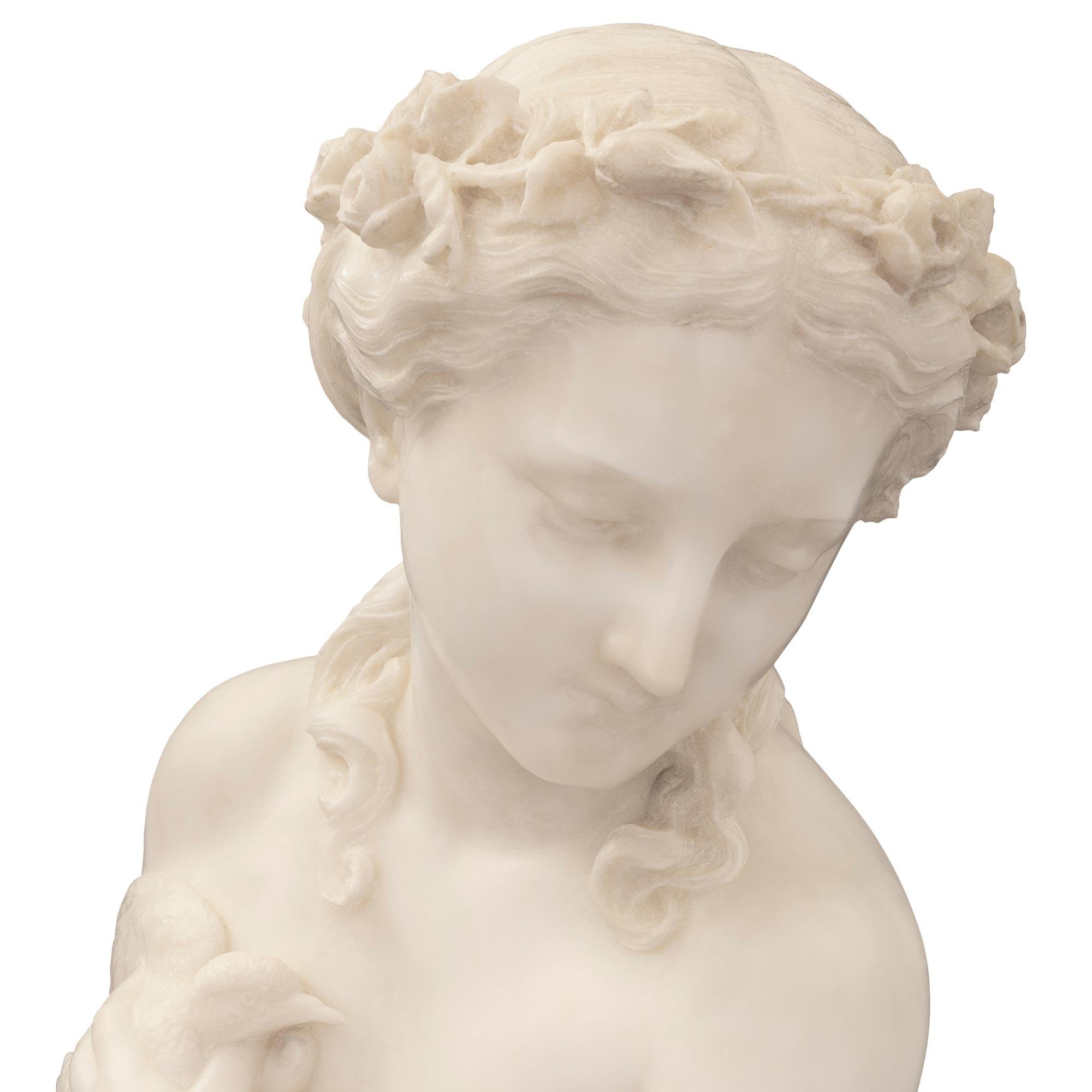 Statue italienne du 19ème siècle en marbre blanc de Carrare sur son piédestal d'origine en vente 1