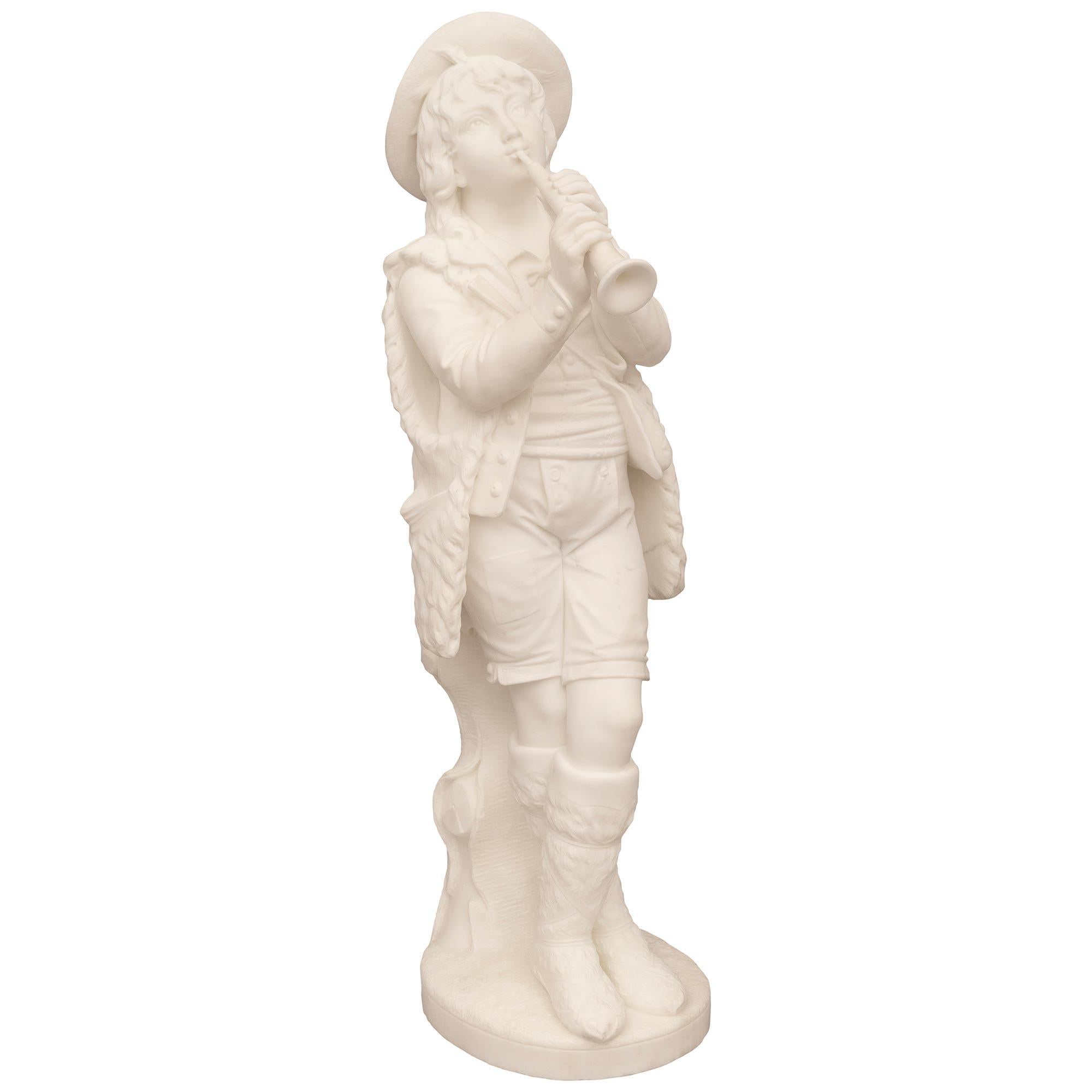 Italian 19th century white Carrara marble statue, signed G.F. Lapini In Good Condition For Sale In West Palm Beach, FL
