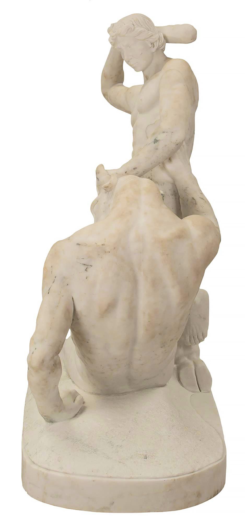 Italienische Statue des Theseus und des Minotauren aus weißem Carrara-Marmor des 19. Jahrhunderts im Angebot 3