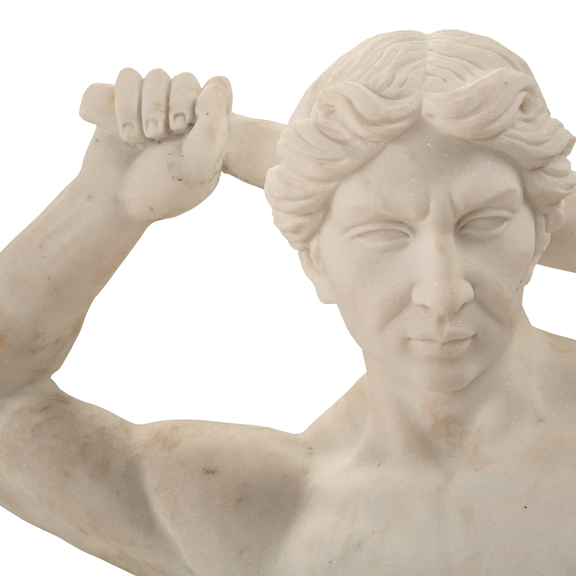 Statua italiana in marmo bianco di Carrara del XIX secolo Teseo e il Minotauro In condizioni buone in vendita a West Palm Beach, FL