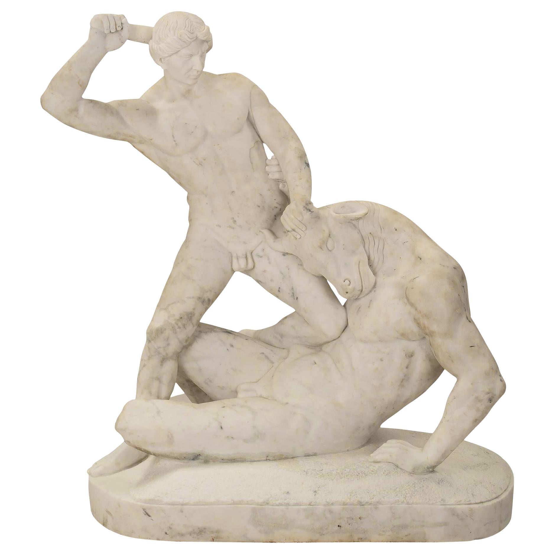 Italienische Statue des Theseus und des Minotauren aus weißem Carrara-Marmor des 19. Jahrhunderts im Angebot