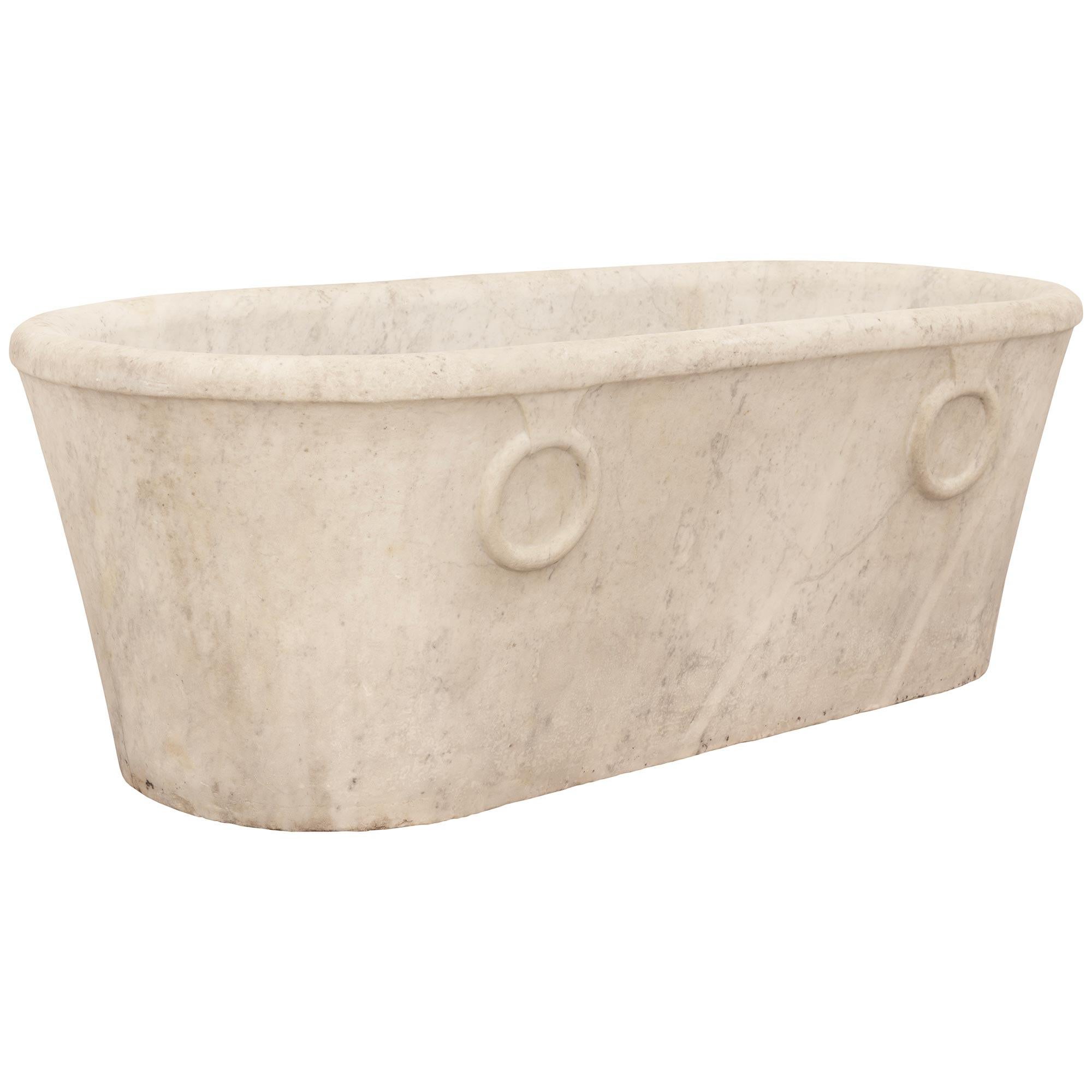 Italian 19th Century White Carrara Marble Tub/Planter In Good Condition For Sale In West Palm Beach, FL