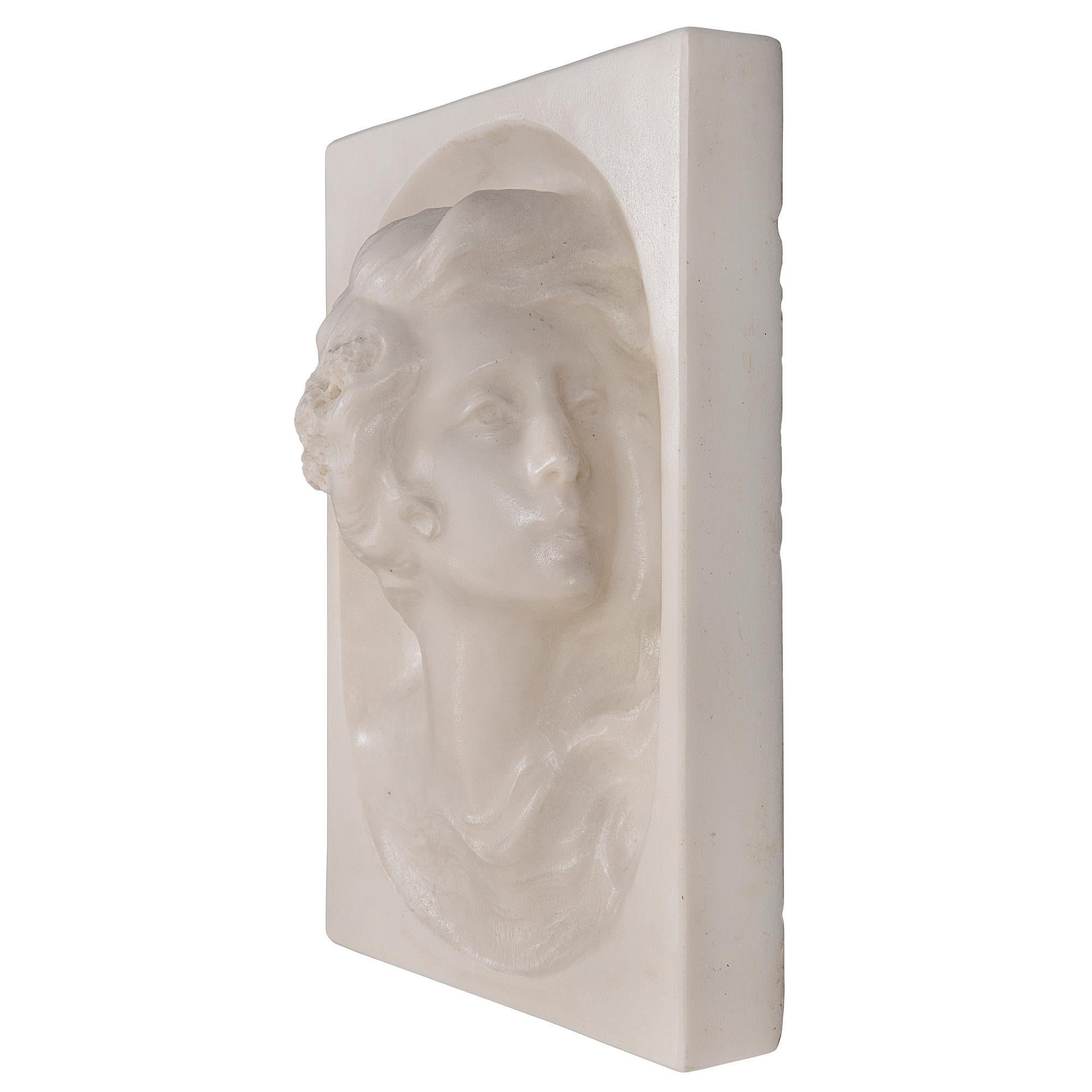 Italian 19th Century White Carrara Marble Wall Plaque In Good Condition For Sale In West Palm Beach, FL