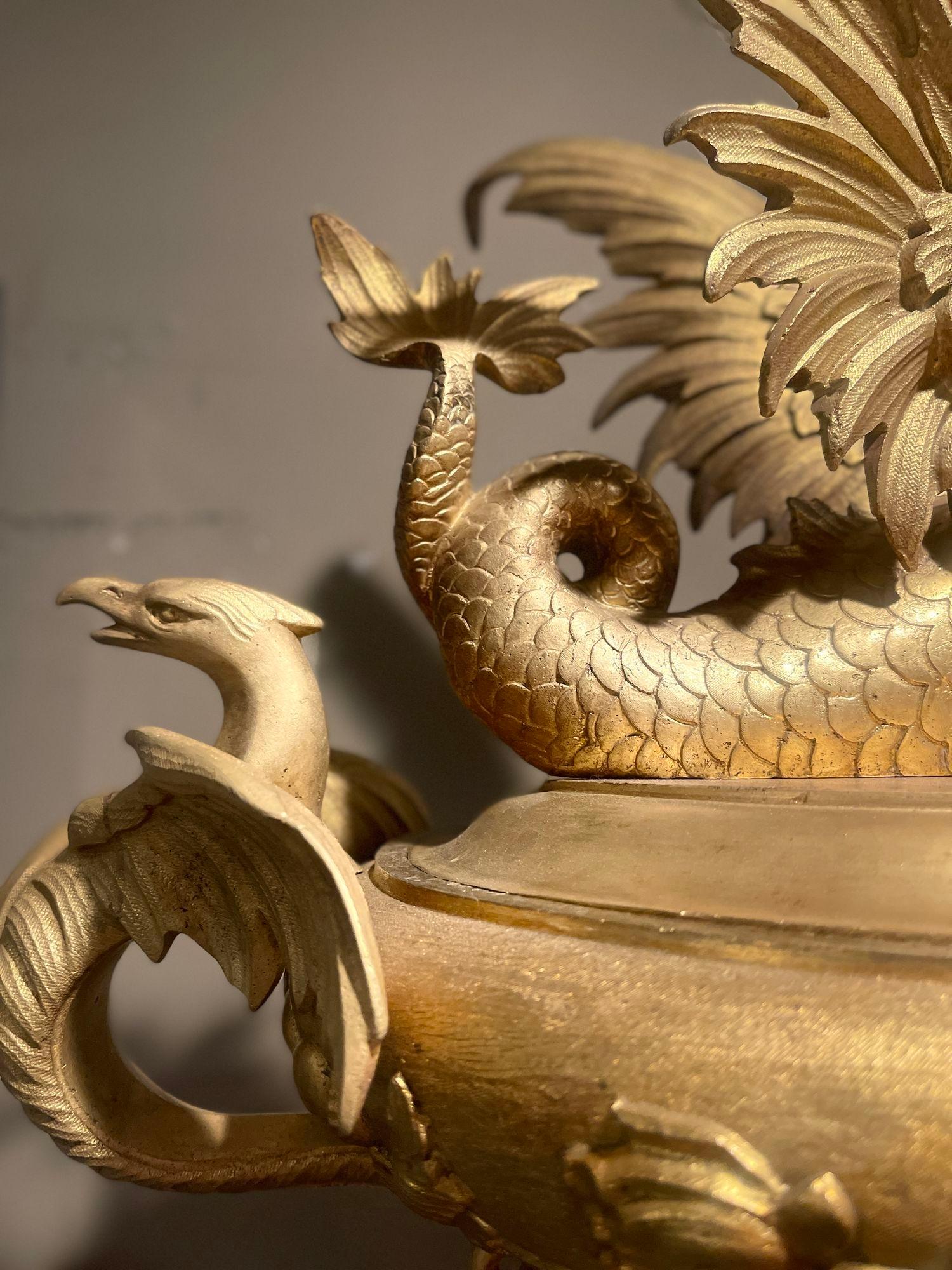 Pedestal de Madera Italiano del Siglo XIX con Candelabro de Bronce de Querubines y Wyvern en Bueno estado para la venta en Los Angeles, CA