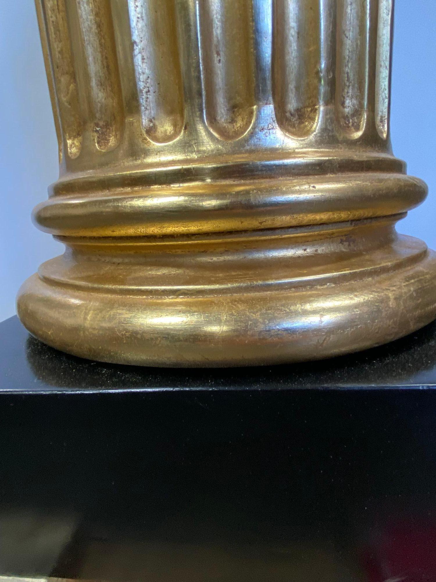 Pedestal de Madera Italiano del Siglo XIX con Candelabro de Bronce de Querubines y Wyvern siglo XIX en venta