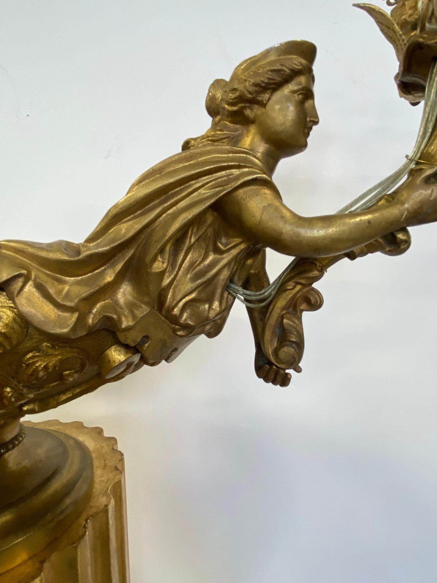 Pedestal de Madera Italiano del Siglo XIX con Candelabro de Bronce de Querubines y Wyvern en venta 1