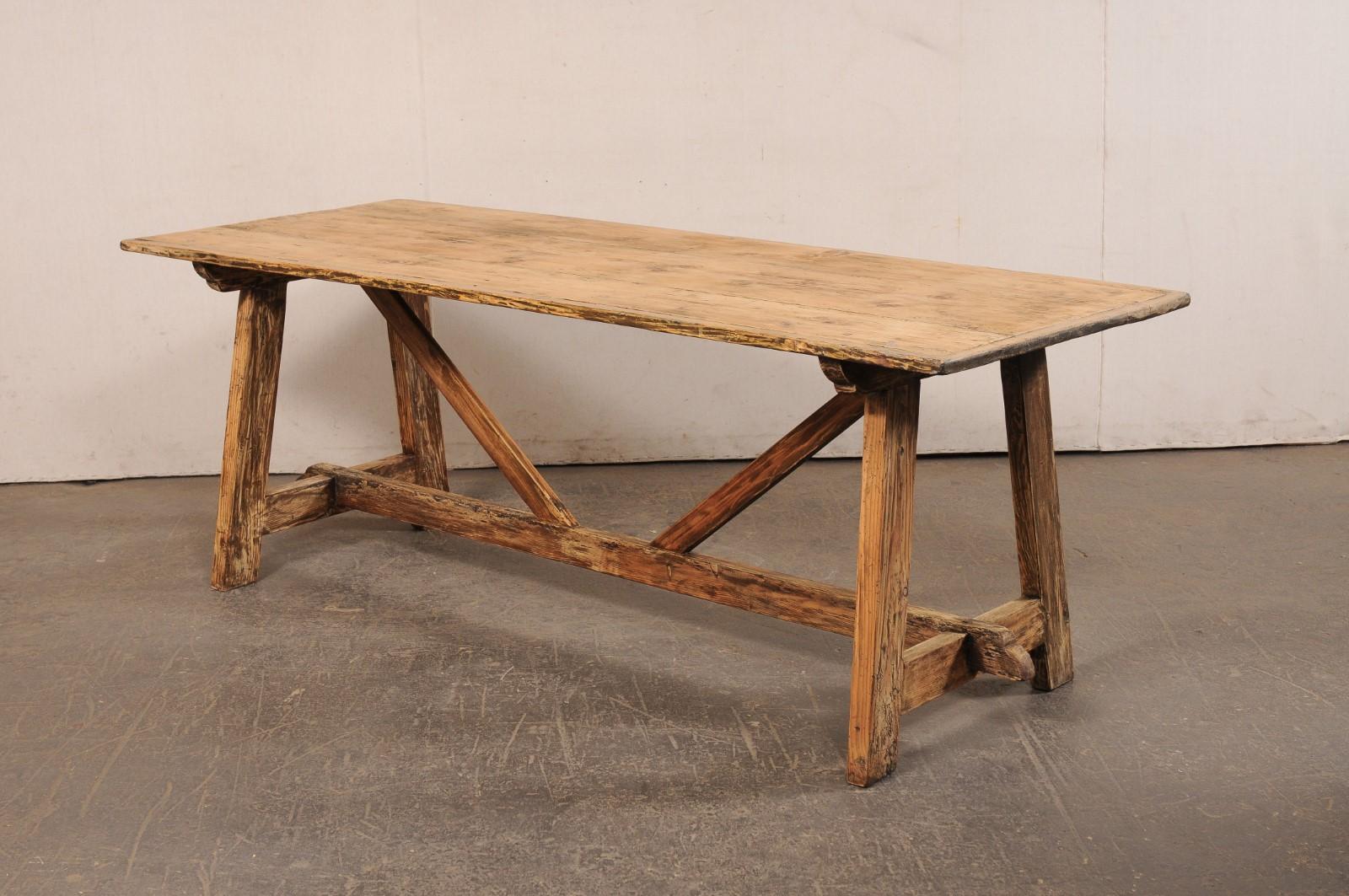Italienischer Holztisch mit Sawhorse-Beinen aus dem 19. Jahrhundert, 7+ Fuß im Angebot 7
