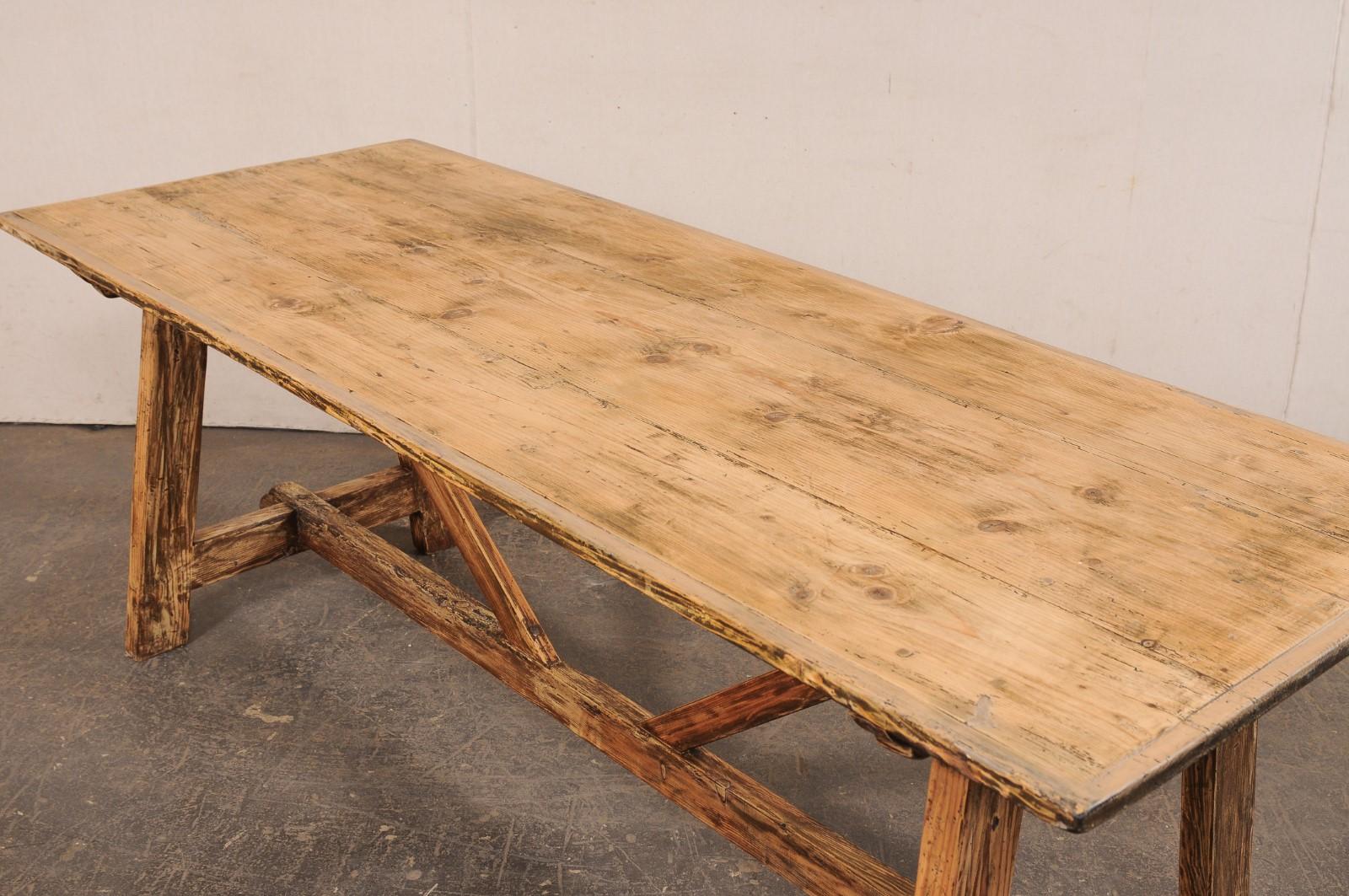 Italienischer Holztisch mit Sawhorse-Beinen aus dem 19. Jahrhundert, 7+ Fuß im Angebot 8