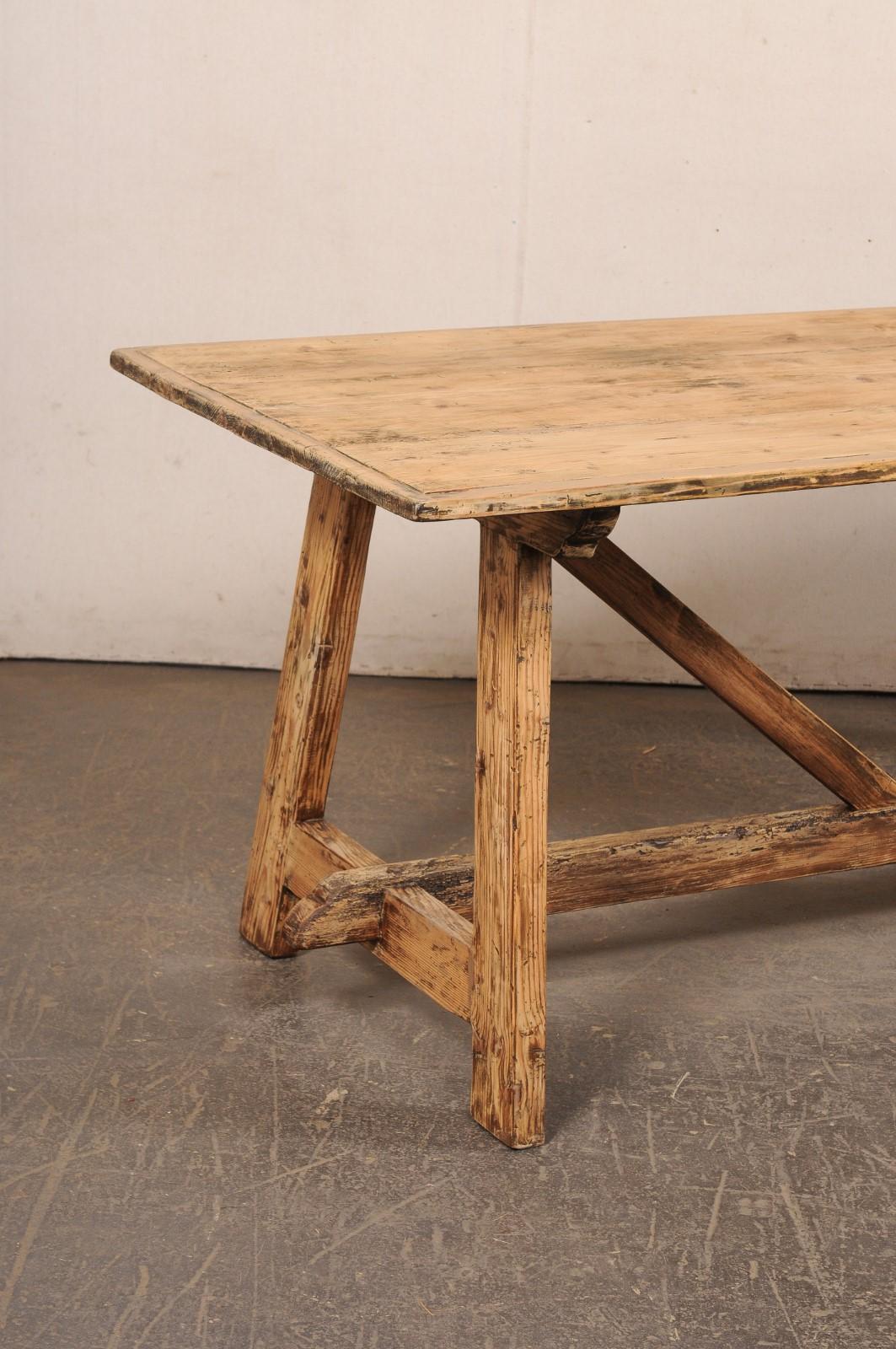 Italienischer Holztisch mit Sawhorse-Beinen aus dem 19. Jahrhundert, 7+ Fuß im Zustand „Gut“ im Angebot in Atlanta, GA